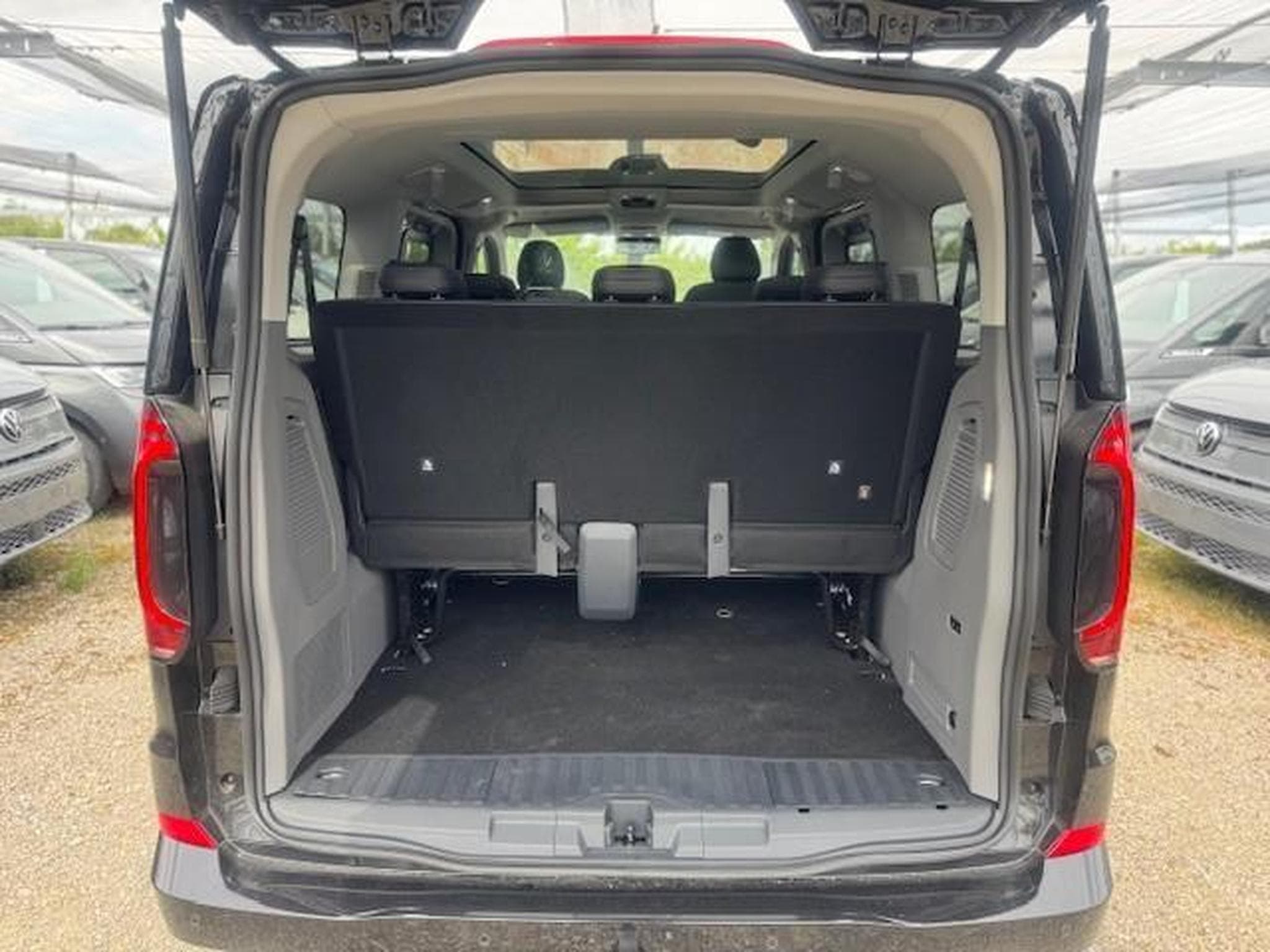VW e-Caravelle BEV 160 kW Style RWD KR (2026) - Photo 11