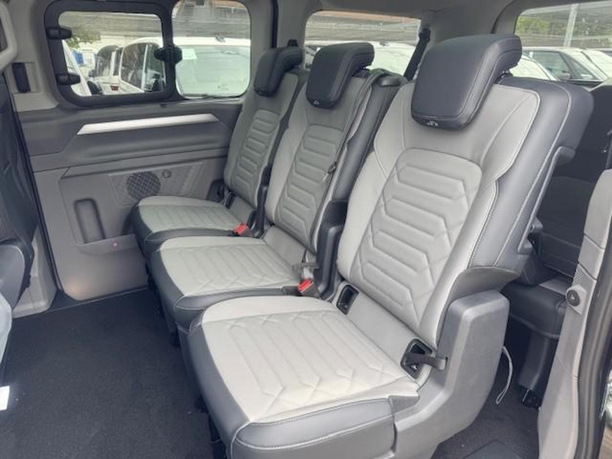VW e-Caravelle BEV 160 kW Style RWD KR (2026) - Photo 8