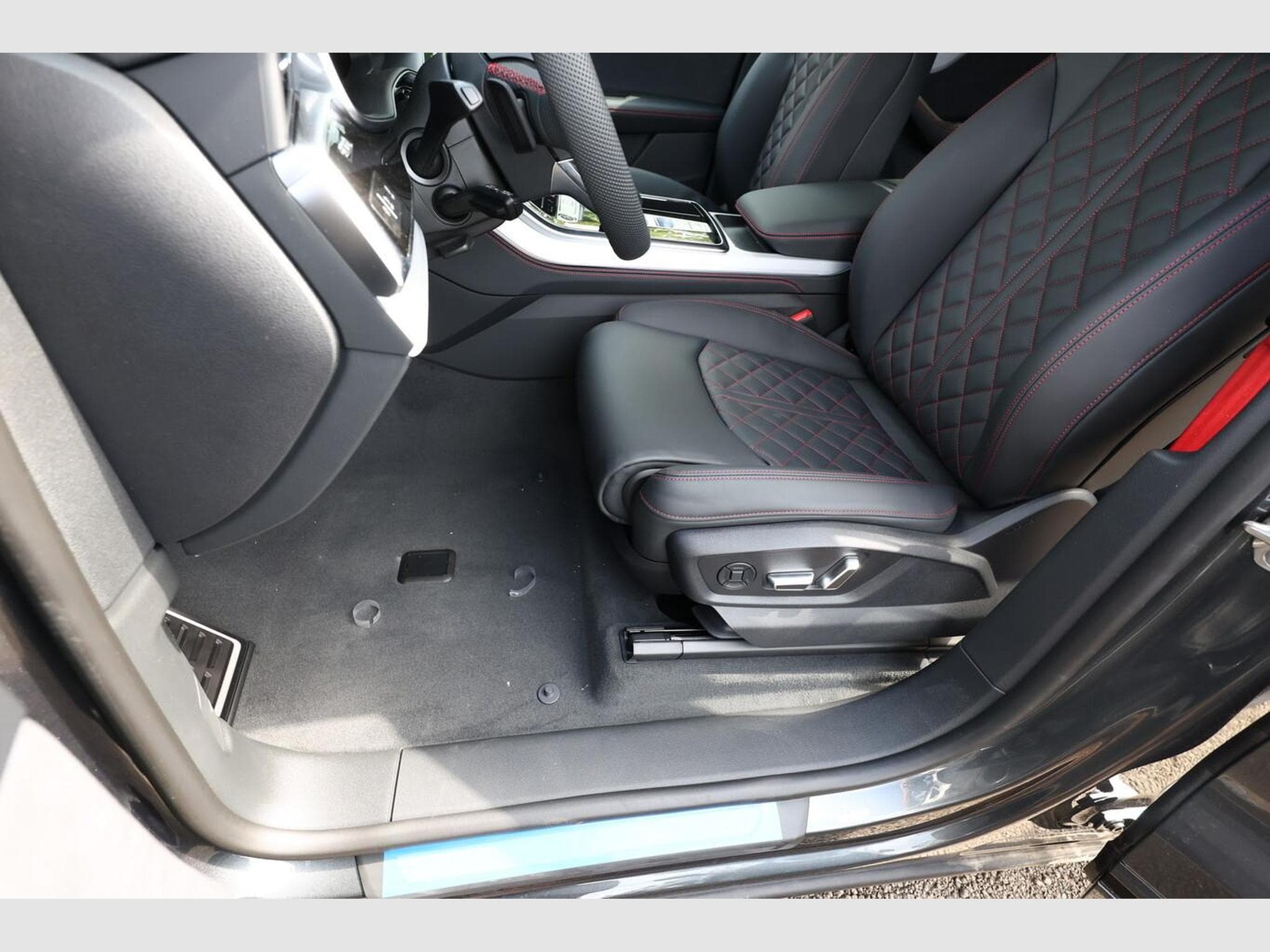 Audi Q8 S line (2026) - Foto 13