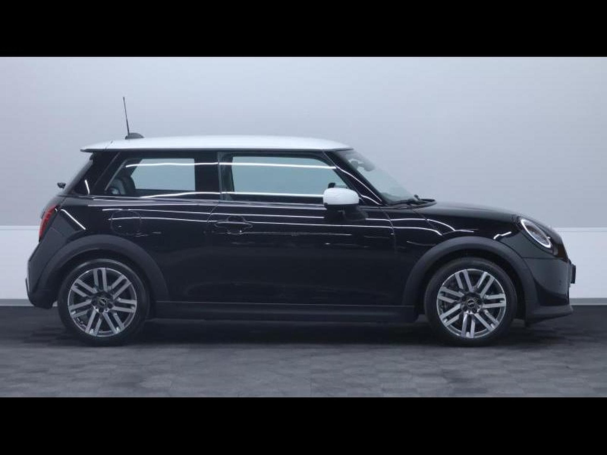 MINI Cooper 156cv Steptronic hatch 3 portes (2024) - Photo 4