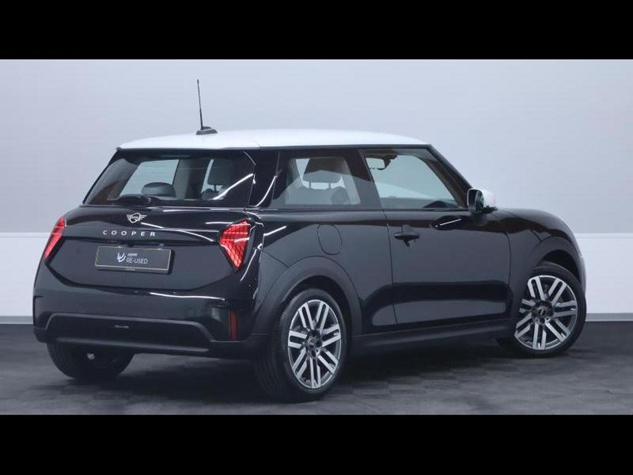 MINI Cooper 156cv Steptronic hatch 3 portes (2024) - Photo 5