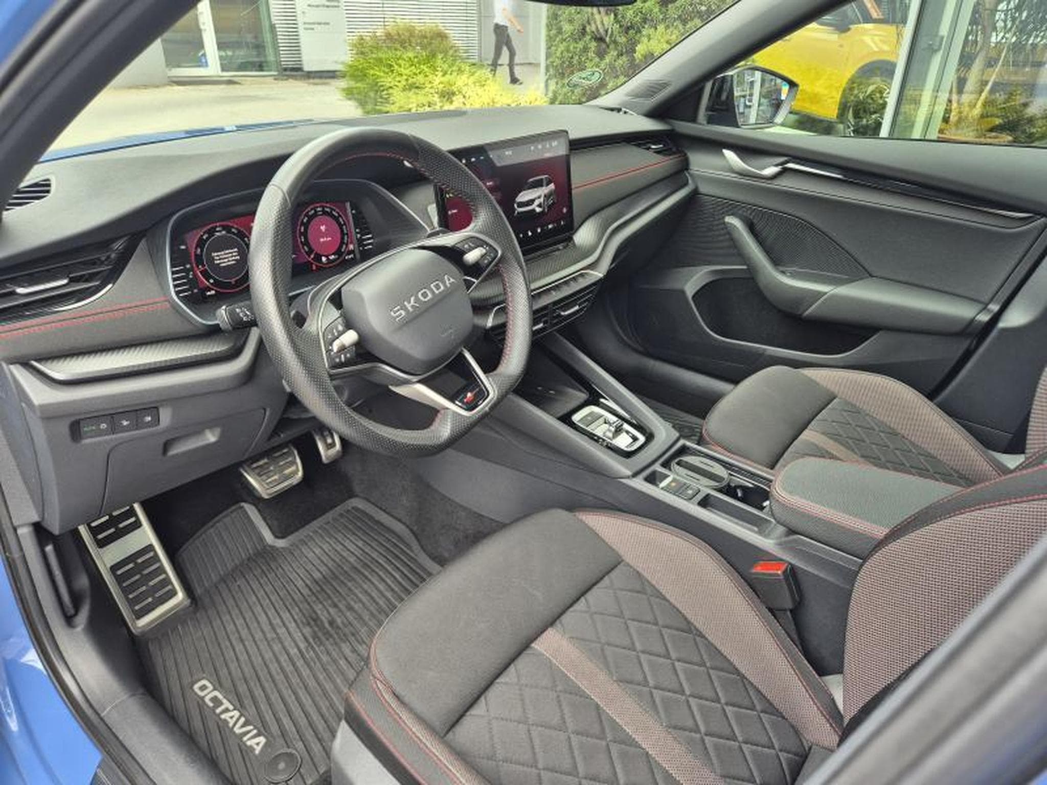 Skoda Octavia Combi RS 2.0 TSI DSG7 (2025) - Photo 6