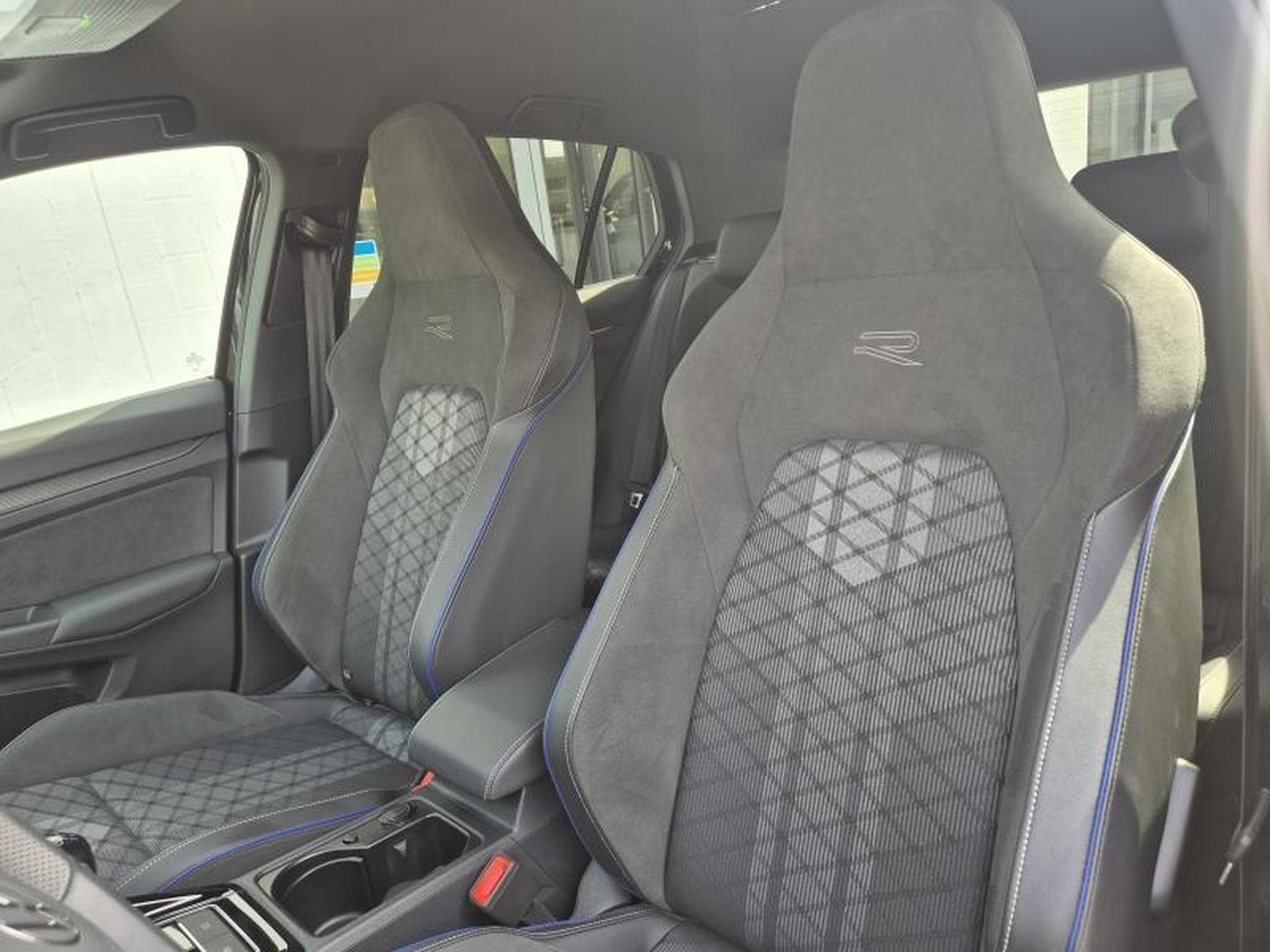 VW Golf R-Line 6 vit. man., LED ... (2025) - Foto 8