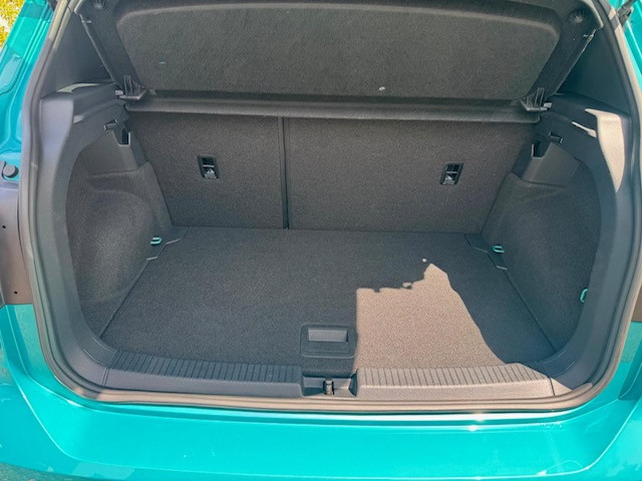 VW T-Cross VOLKSWAGEN T-CROSS R-LINE LED AUTOMATIK LEDER NAVI DIGITAL C (2019) - Foto 11
