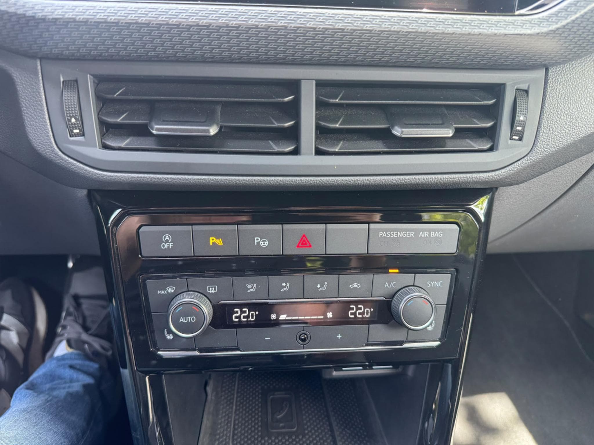 VW T-Cross VOLKSWAGEN T-CROSS R-LINE LED AUTOMATIK LEDER NAVI DIGITAL C (2019) - Foto 15