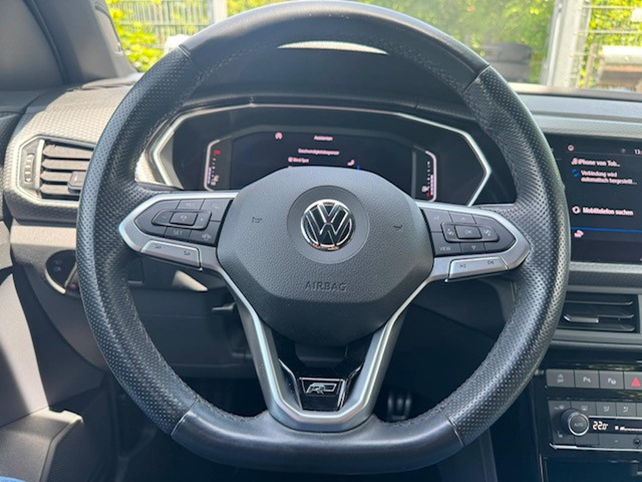 VW T-Cross VOLKSWAGEN T-CROSS R-LINE LED AUTOMATIK LEDER NAVI DIGITAL C (2019) - Foto 16
