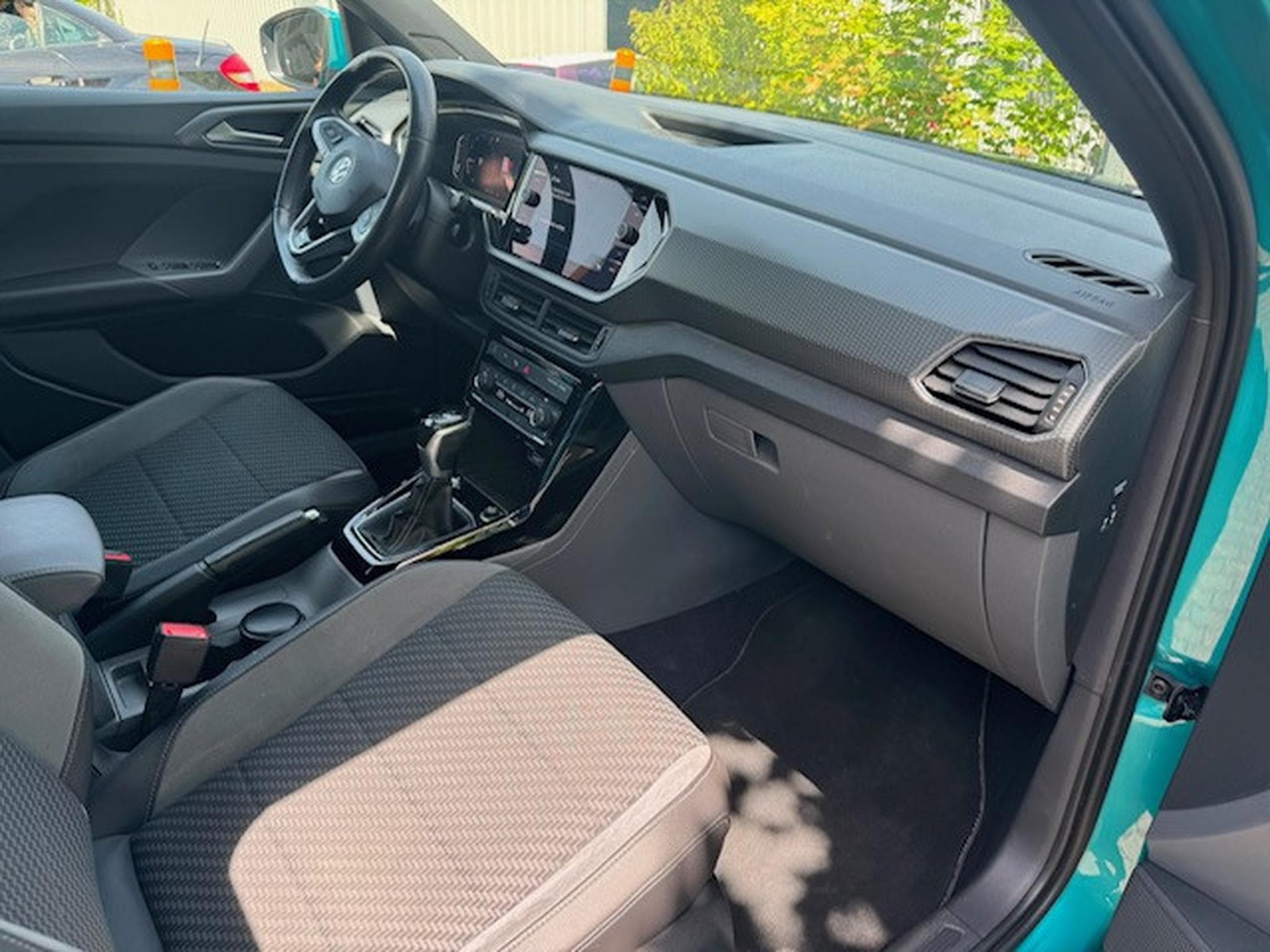 VW T-Cross VOLKSWAGEN T-CROSS R-LINE LED AUTOMATIK LEDER NAVI DIGITAL C (2019) - Foto 5