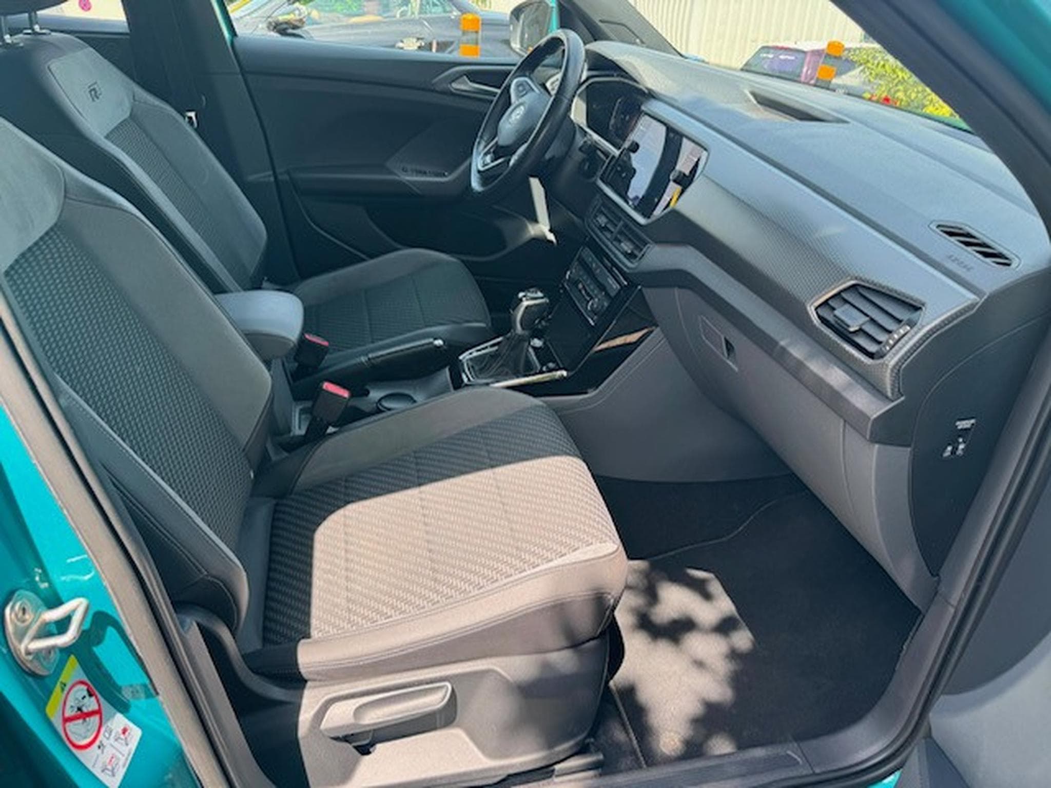 VW T-Cross VOLKSWAGEN T-CROSS R-LINE LED AUTOMATIK LEDER NAVI DIGITAL C (2019) - Foto 6