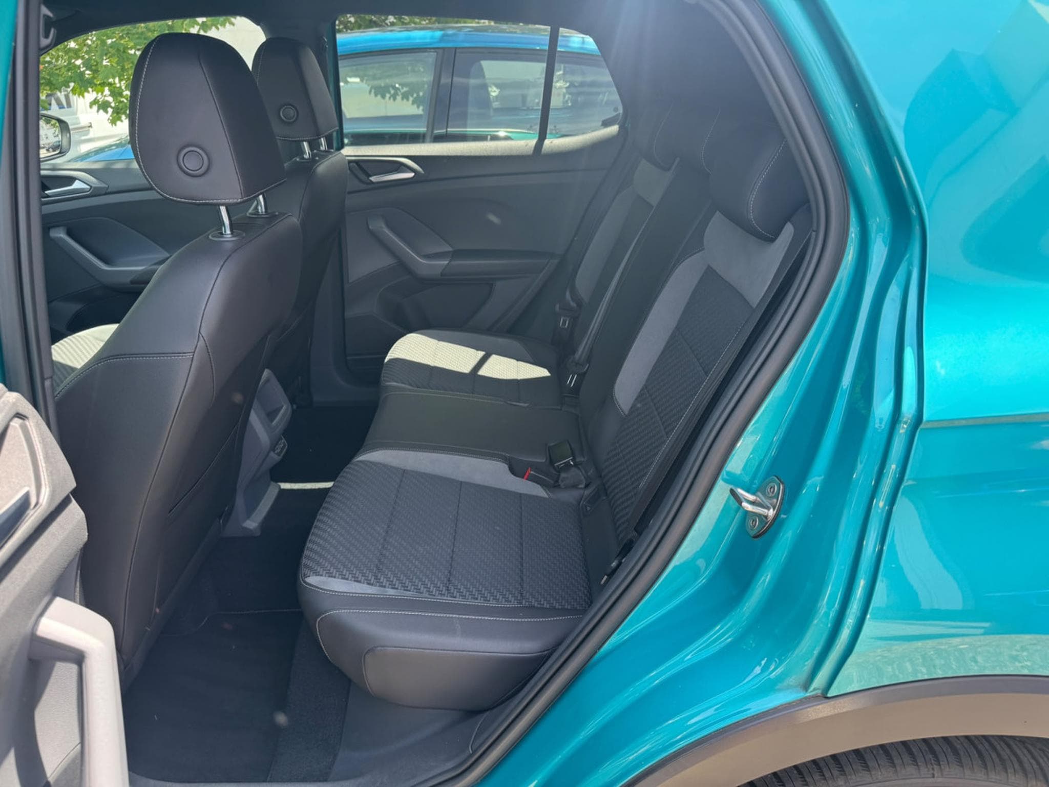 VW T-Cross VOLKSWAGEN T-CROSS R-LINE LED AUTOMATIK LEDER NAVI DIGITAL C (2019) - Foto 8