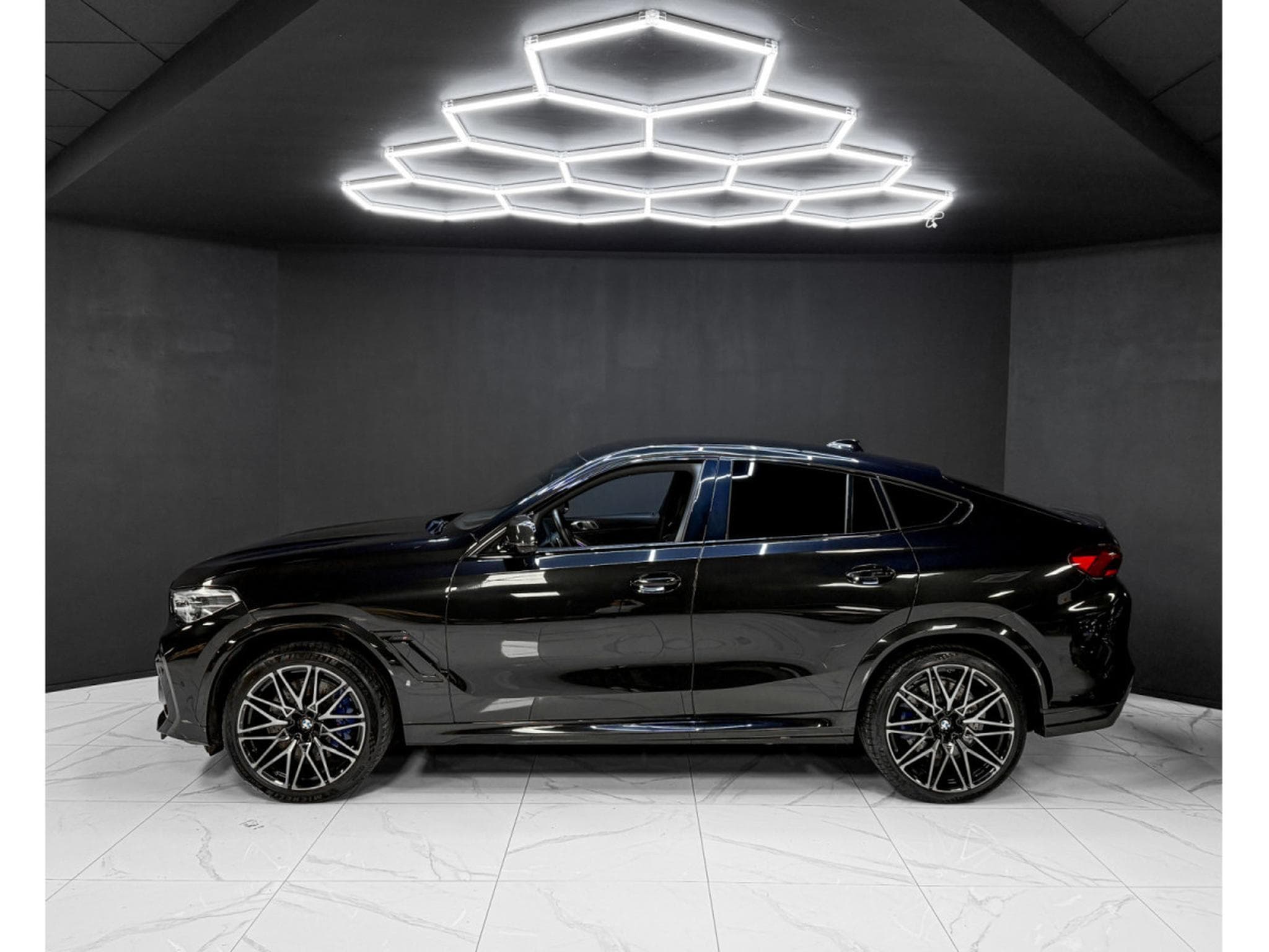 BMW X6M COMPETITION / HK / 360 / SOFT CLOSE / MASSAGE (2021) - Photo 2