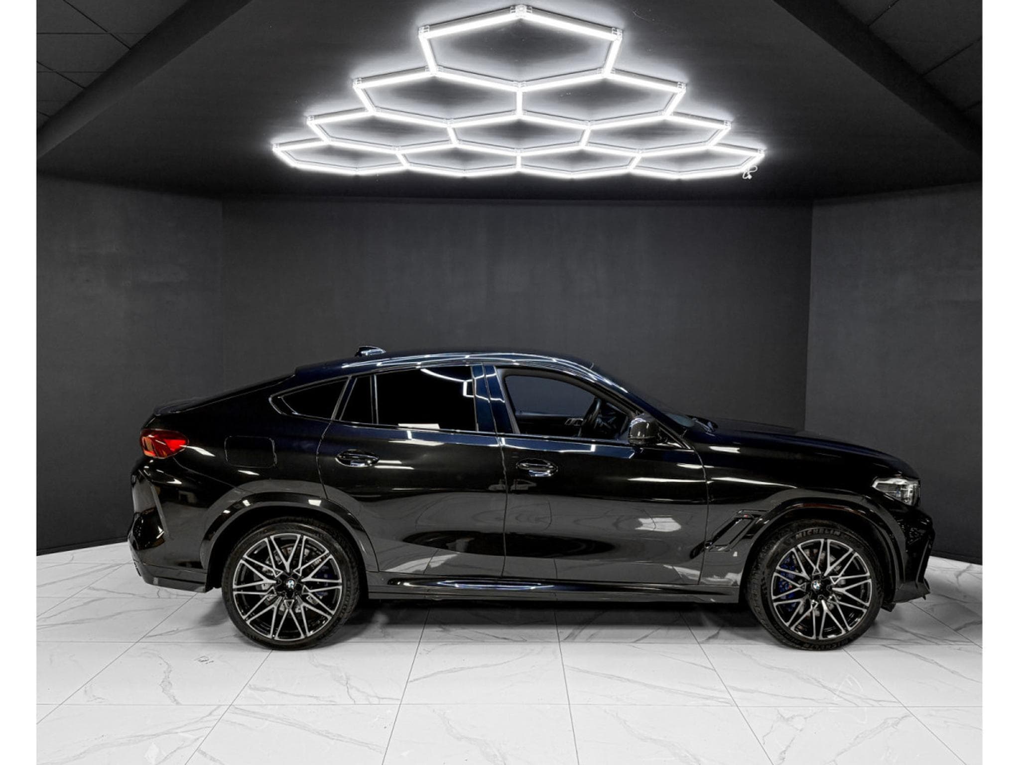 BMW X6M COMPETITION / HK / 360 / SOFT CLOSE / MASSAGE (2021) - Photo 6