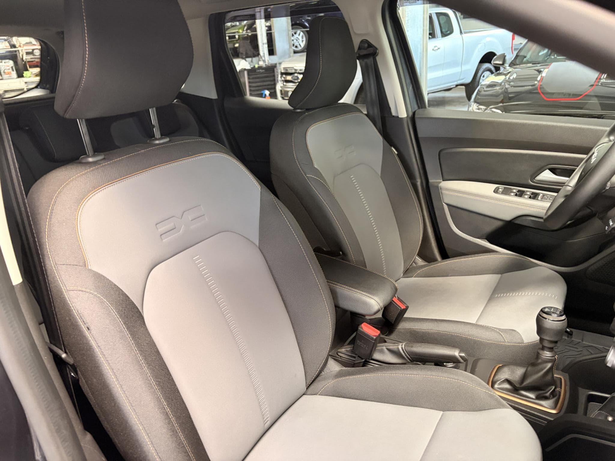 Dacia Duster 1.3 TCe Extreme 4x4 (2024) - Photo 12