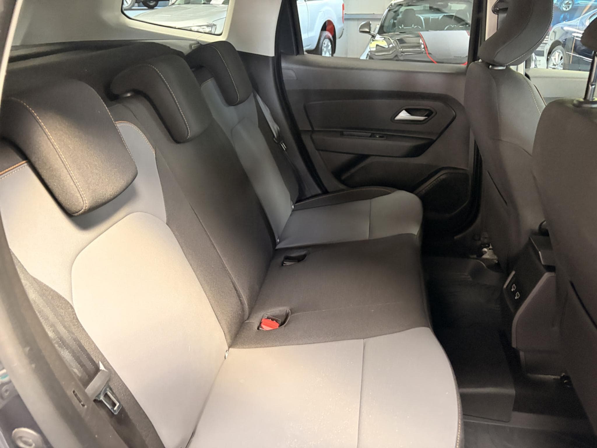 Dacia Duster 1.3 TCe Extreme 4x4 (2024) - Photo 13