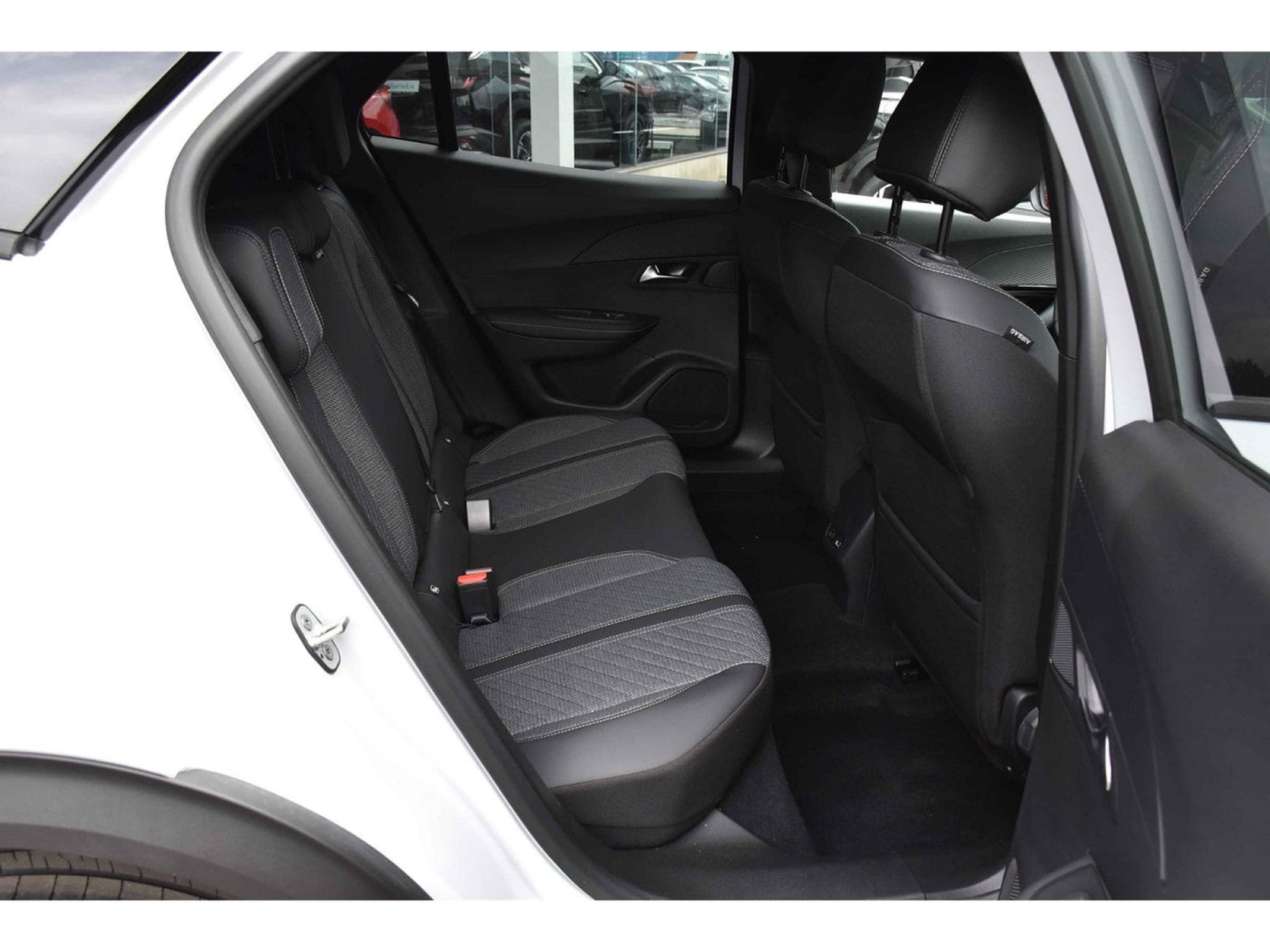 Peugeot 2008 1.2 PureTech Allure ACC GPS LANE SIDE REGUL CAM 360 1° MAIN (2025) - Foto 8