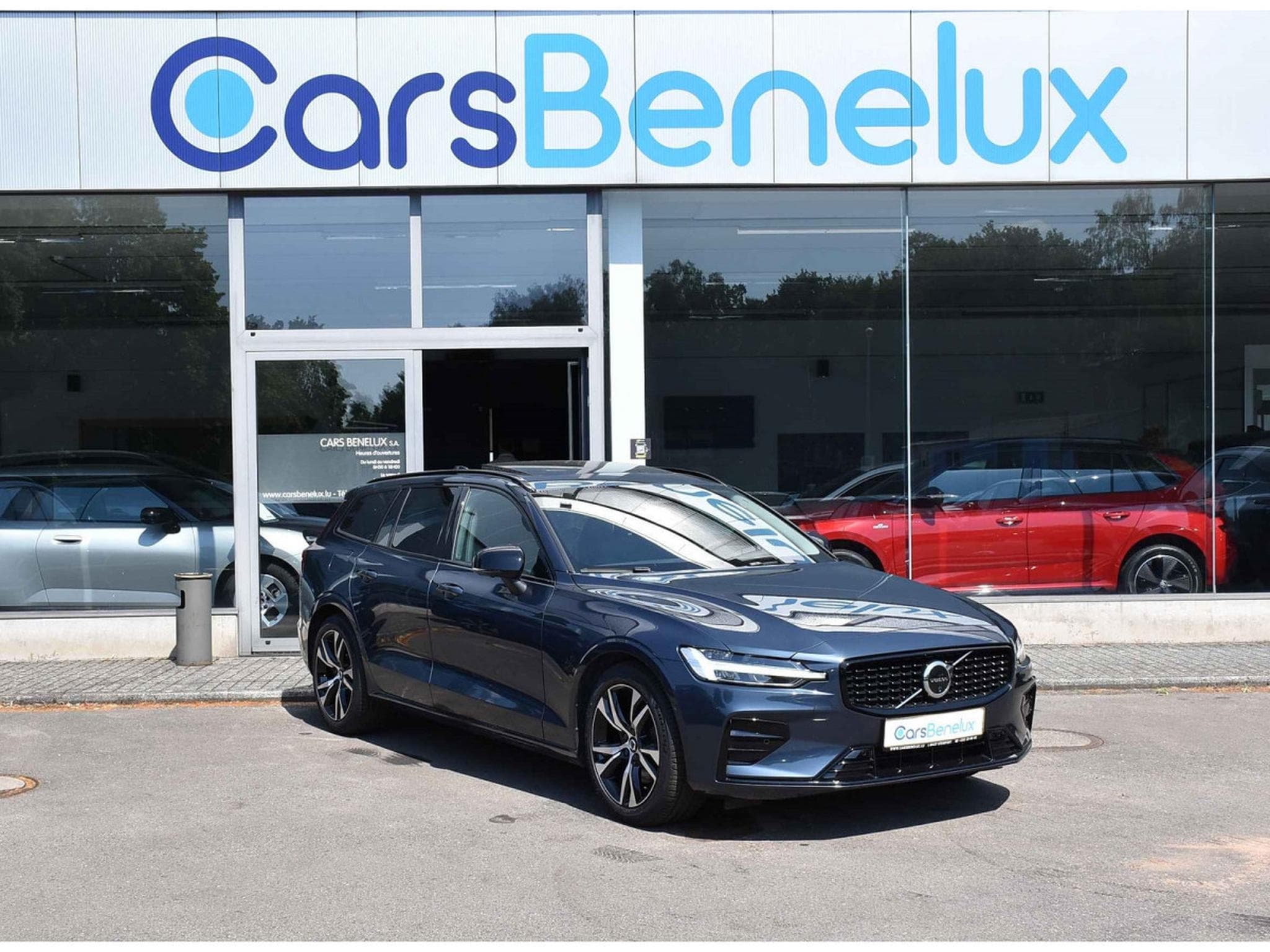 Volvo V60 2.0 B4 Plus Dark Geartronic PANO CUIR MEMO CAM360 HARMAN 1°M (2025) - Foto 1