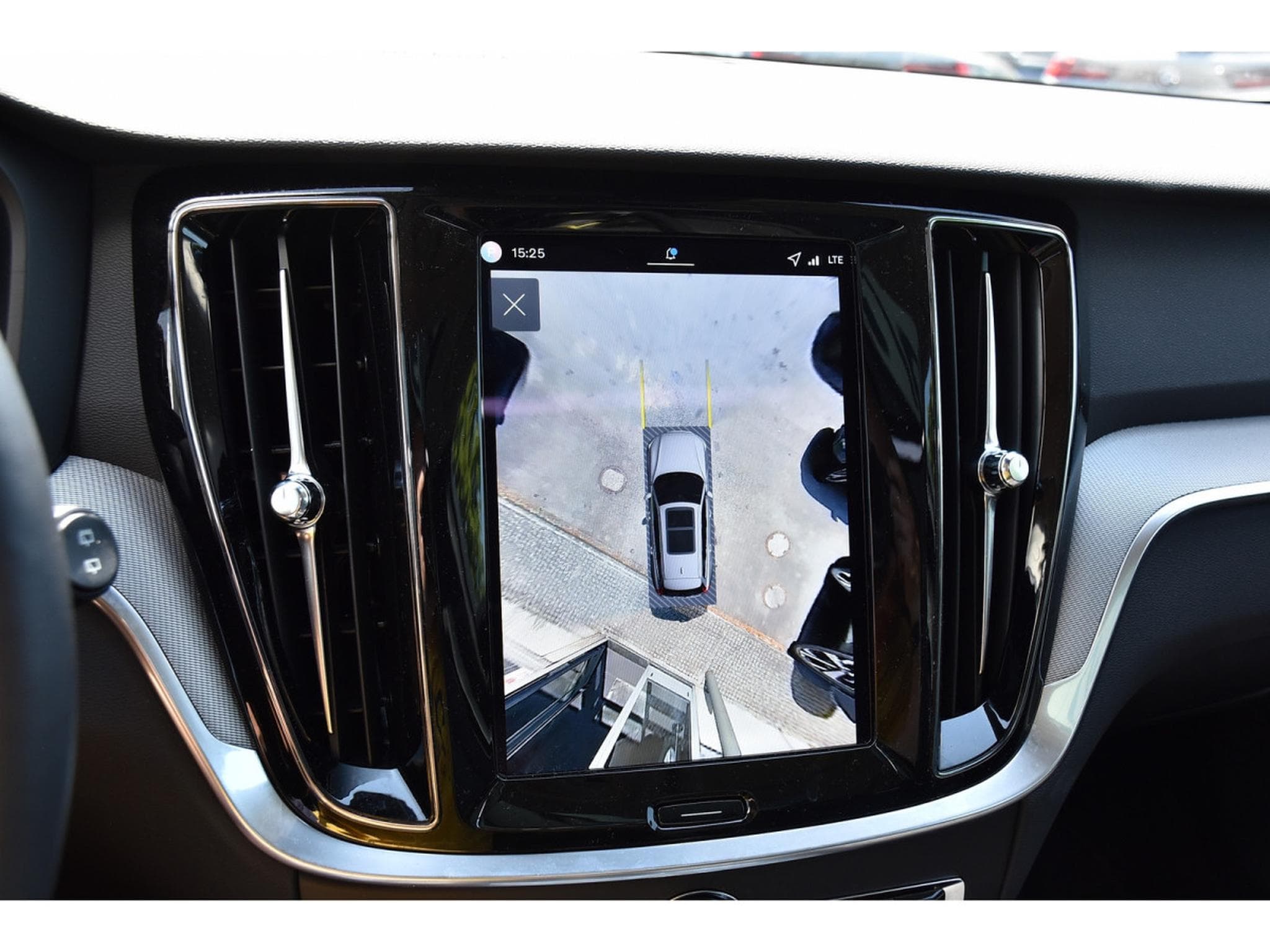 Volvo V60 2.0 B4 Plus Dark Geartronic PANO CUIR MEMO CAM360 HARMAN 1°M (2025) - Foto 14