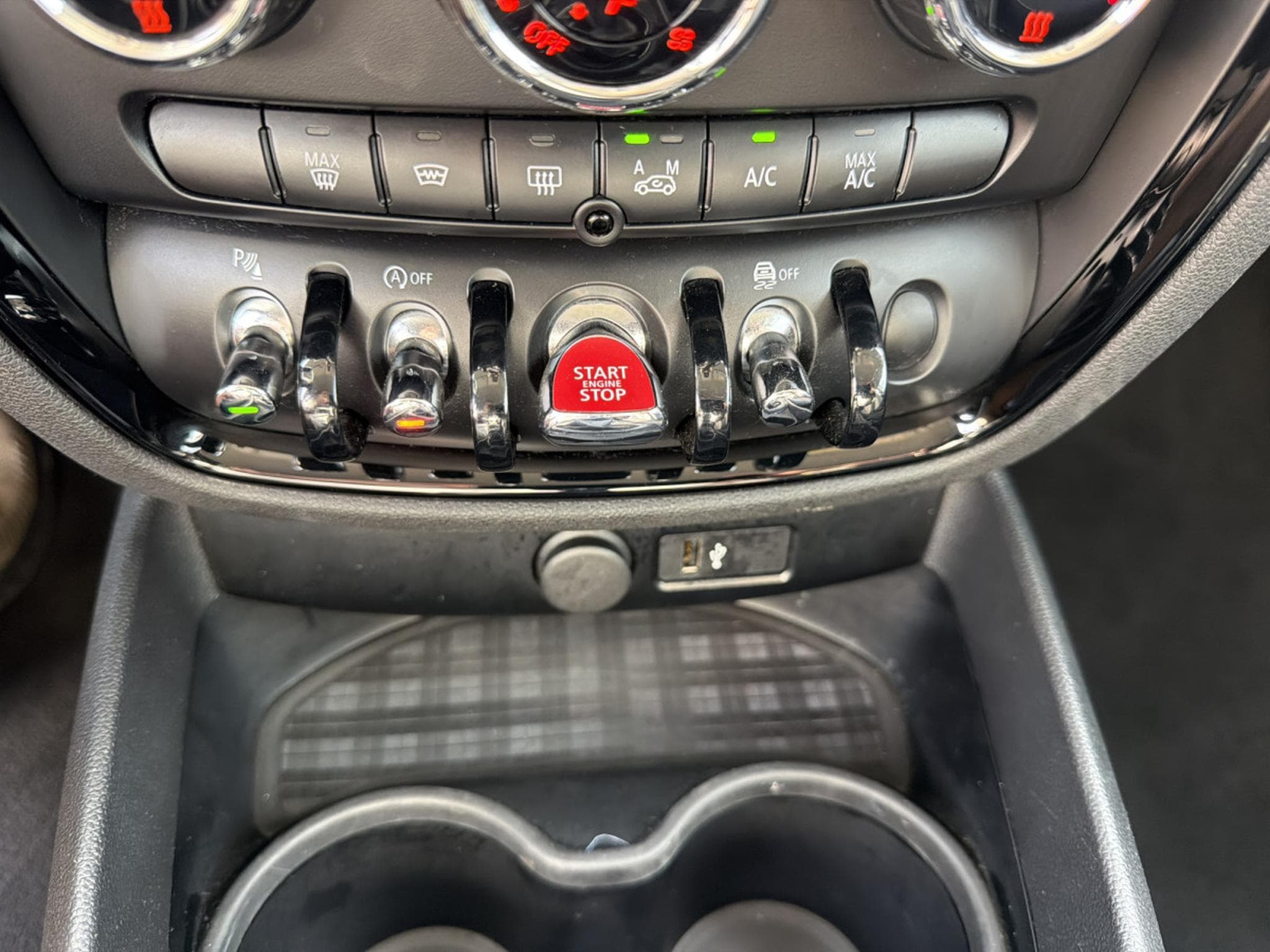 Mini Clubman One D 115CV BM6 (2020) - Photo 16