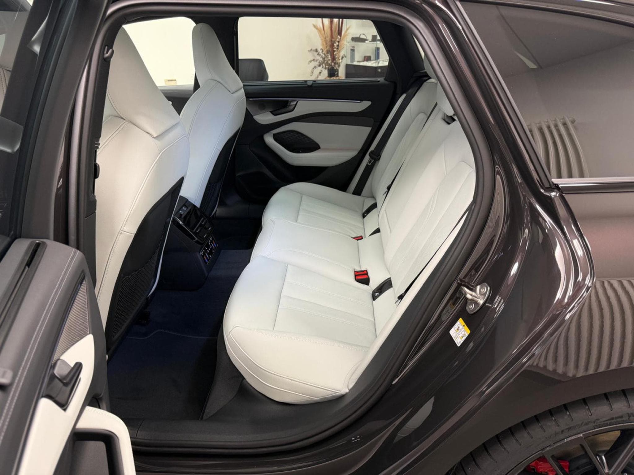 Audi A6 Avant e-hybrid quattro 367 CV / 270 KW S tronic (2025) - Foto 7