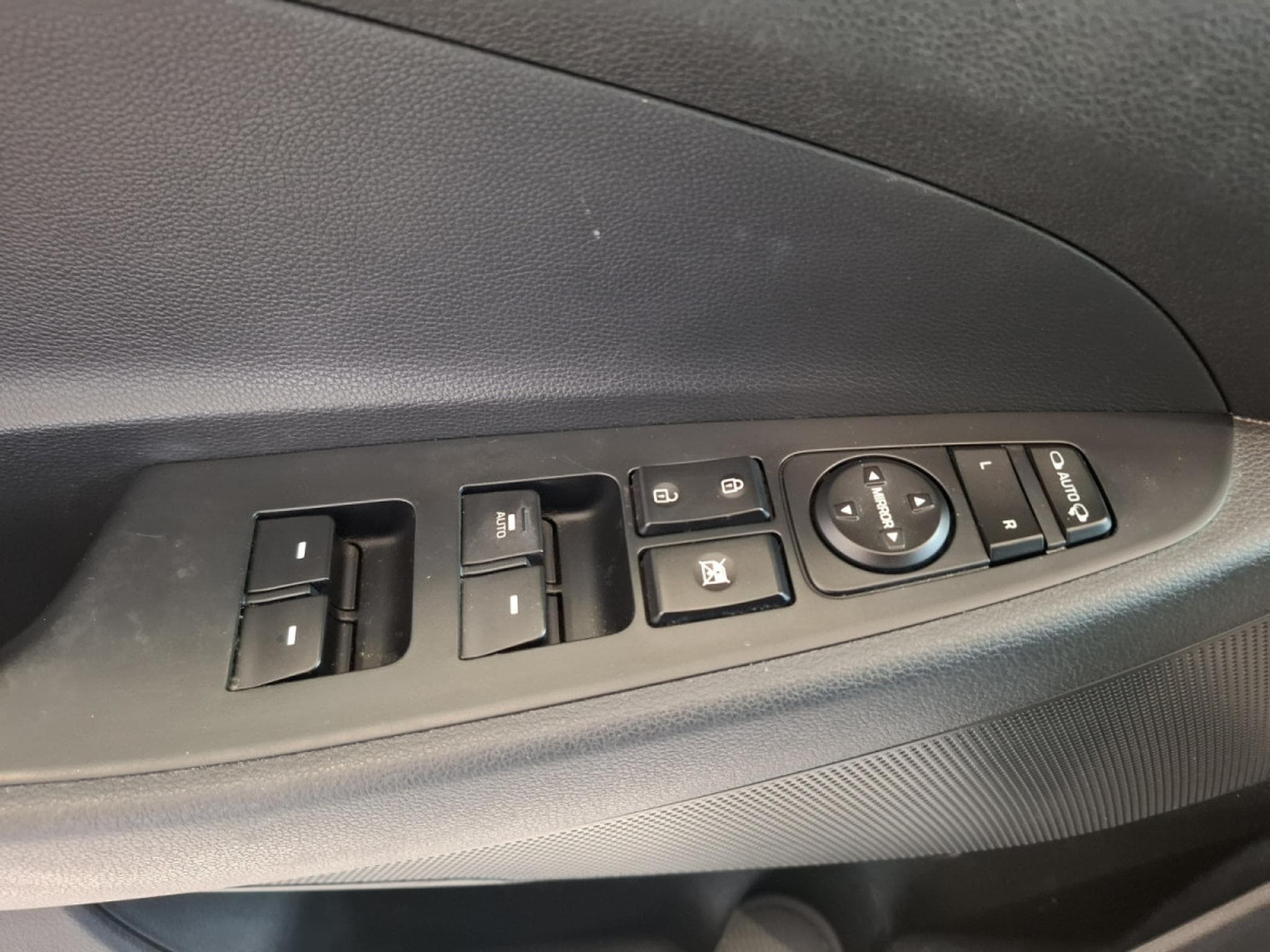 Hyundai Tucson 1.6 GDI 2WD CUIR NAVI 1 HAND (2018) - Photo 12