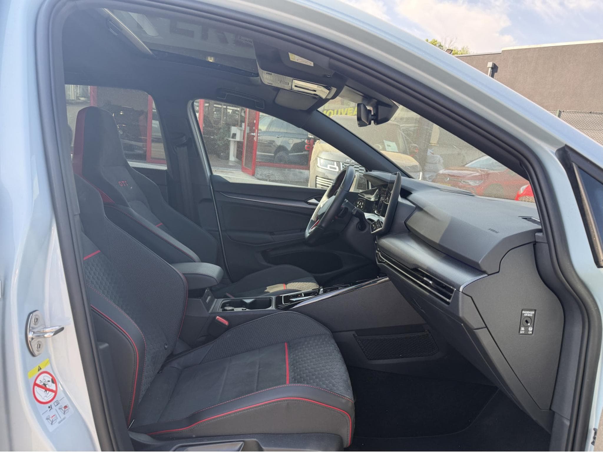 VW Golf GTI FACELIFT 2.0 TSI 300 CLUBSPORT CRYSTAL ICE BLUE IQ LIGHT (2025) - Foto 4