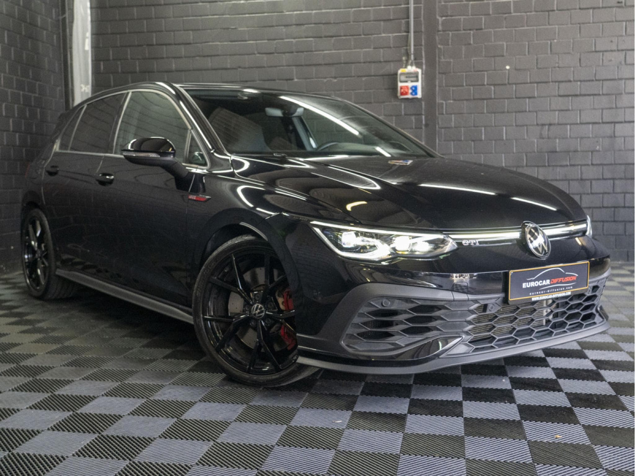 VW Golf GTI Clubsport 2.0 TSI 300 CV DSG7 * BLACK STYLE* MATRIX *ALA (2024) - Foto 2