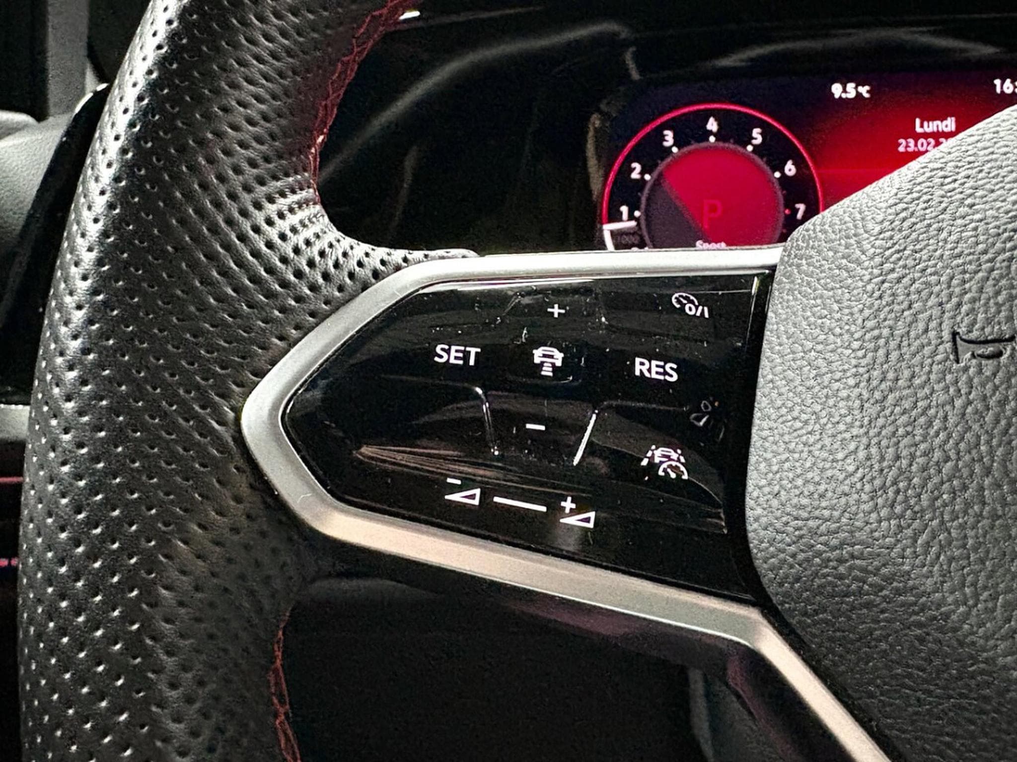 VW Golf GTI Clubsport 2.0 TSI 300 CV DSG7 * BLACK STYLE* MATRIX *ALA (2024) - Foto 8