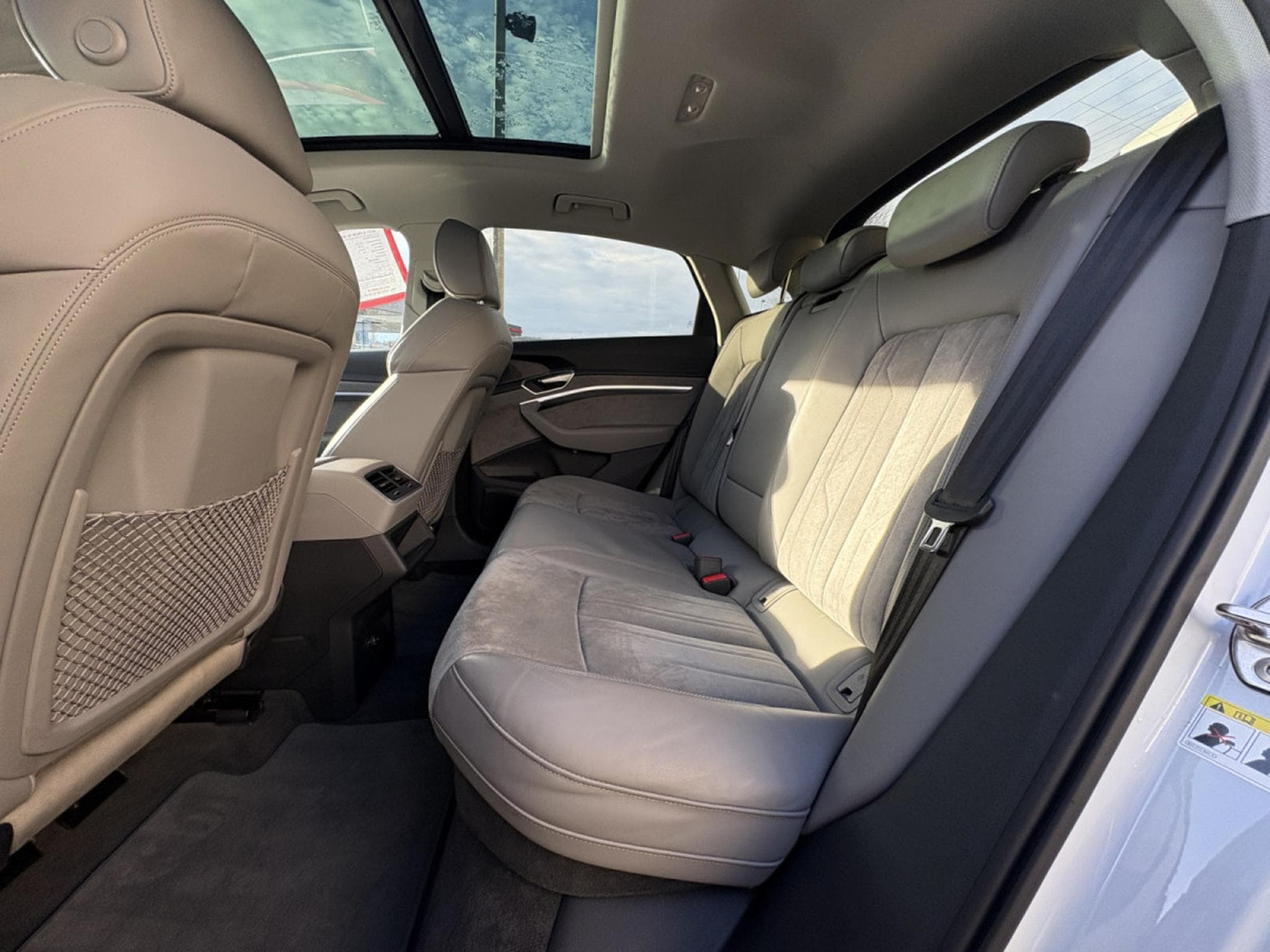 Audi e-tron 55 QUATTRO 408 SPORTBACK 95KWH *GARANTIE 36 MOIS EUROPÉENNE* (2020) - Photo 5