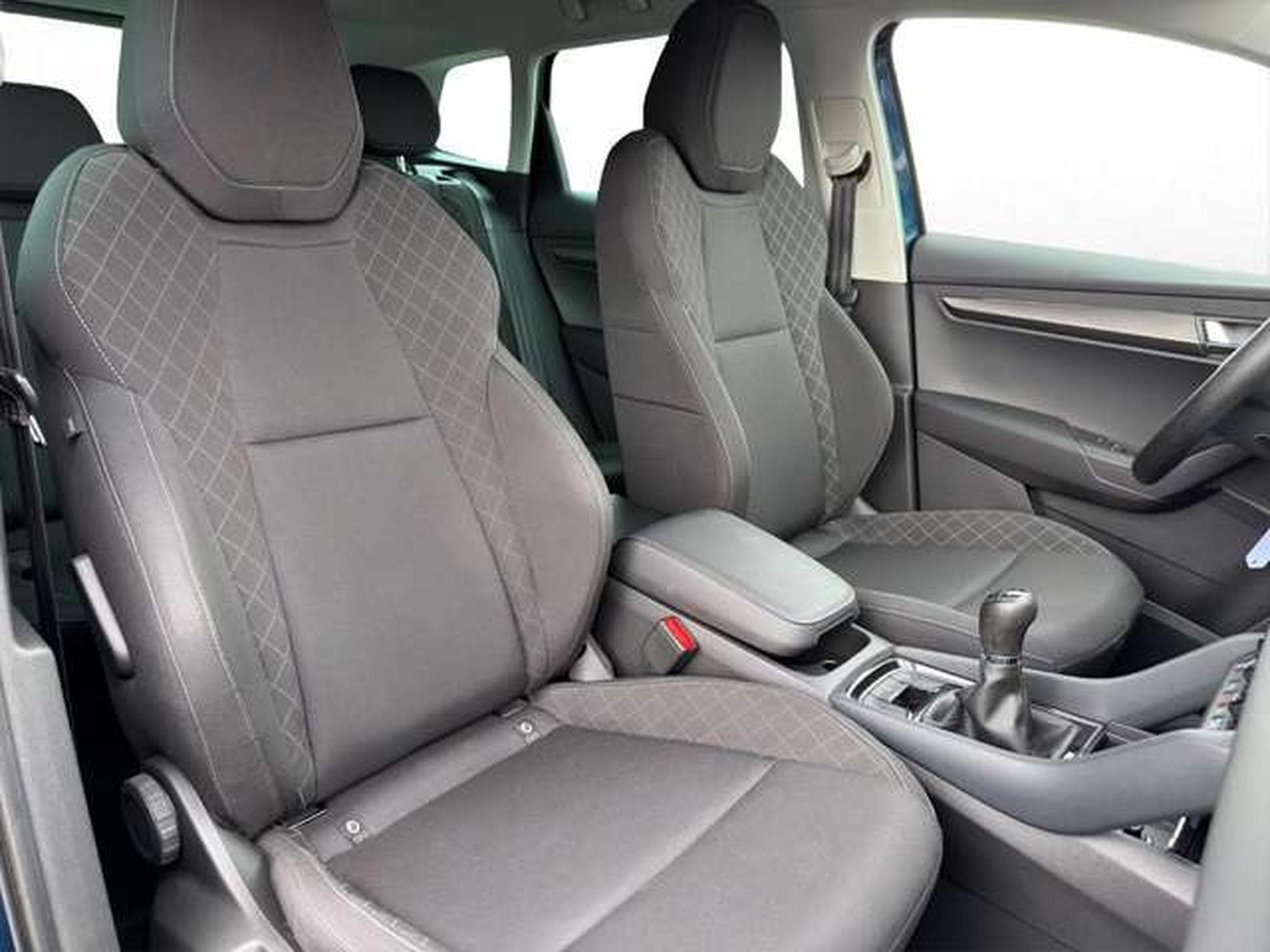 Skoda Karoq 1,5/Navi/AHK/PDC/SHZ/17"/el. Heckklappe (2018) - Foto 17