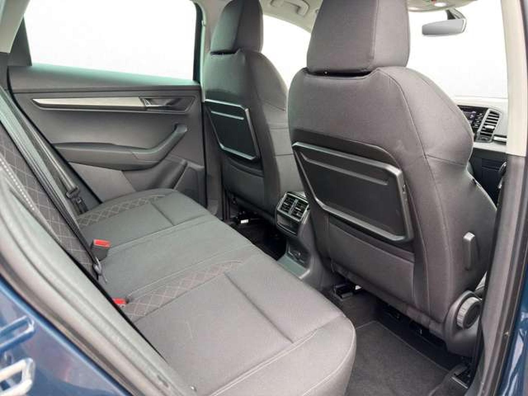 Skoda Karoq 1,5/Navi/AHK/PDC/SHZ/17"/el. Heckklappe (2018) - Foto 18