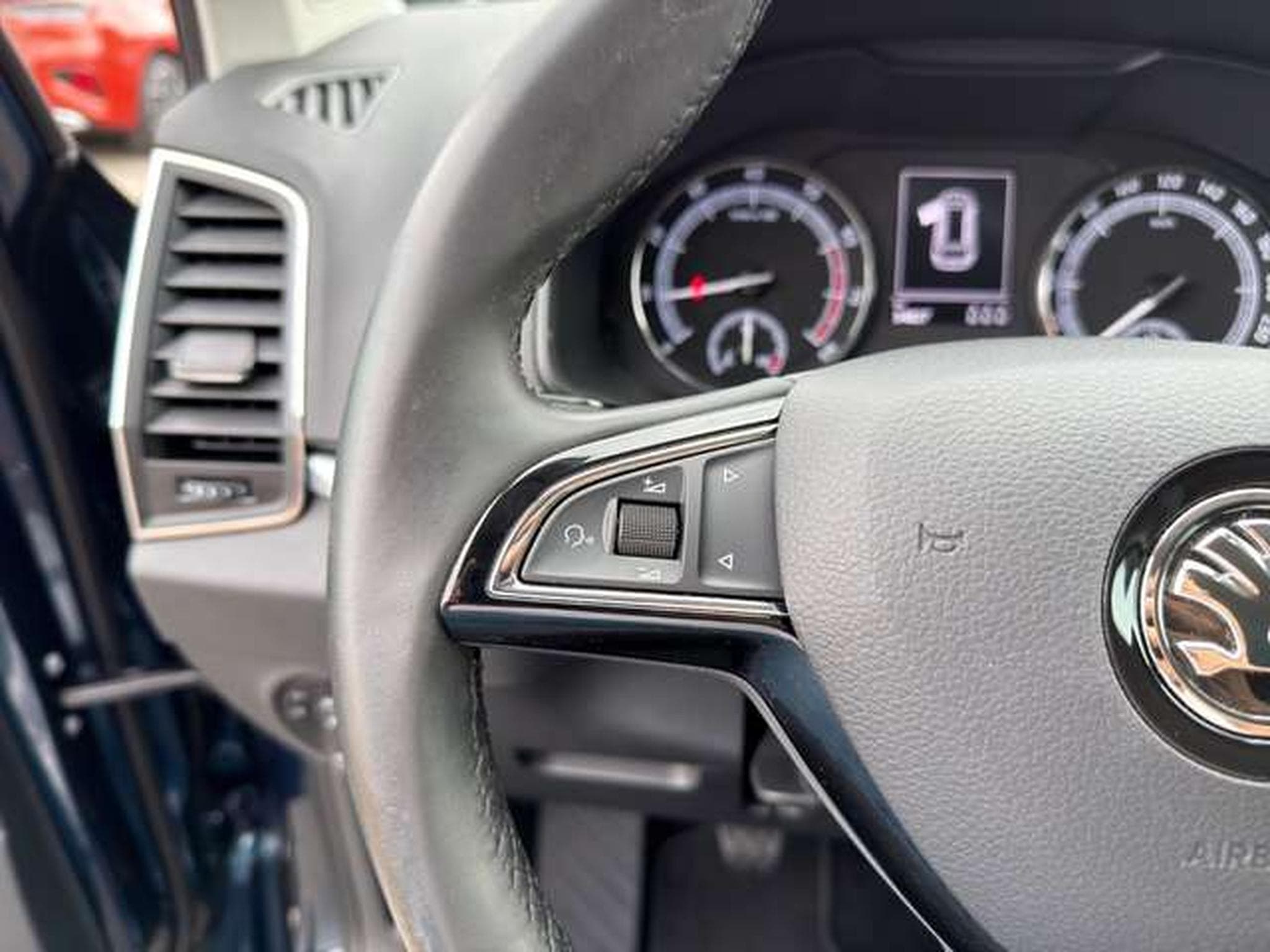 Skoda Karoq 1,5/Navi/AHK/PDC/SHZ/17"/el. Heckklappe (2018) - Foto 19