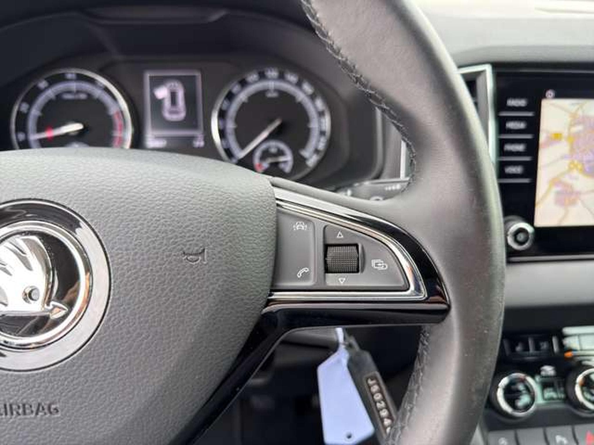 Skoda Karoq 1,5/Navi/AHK/PDC/SHZ/17"/el. Heckklappe (2018) - Foto 20