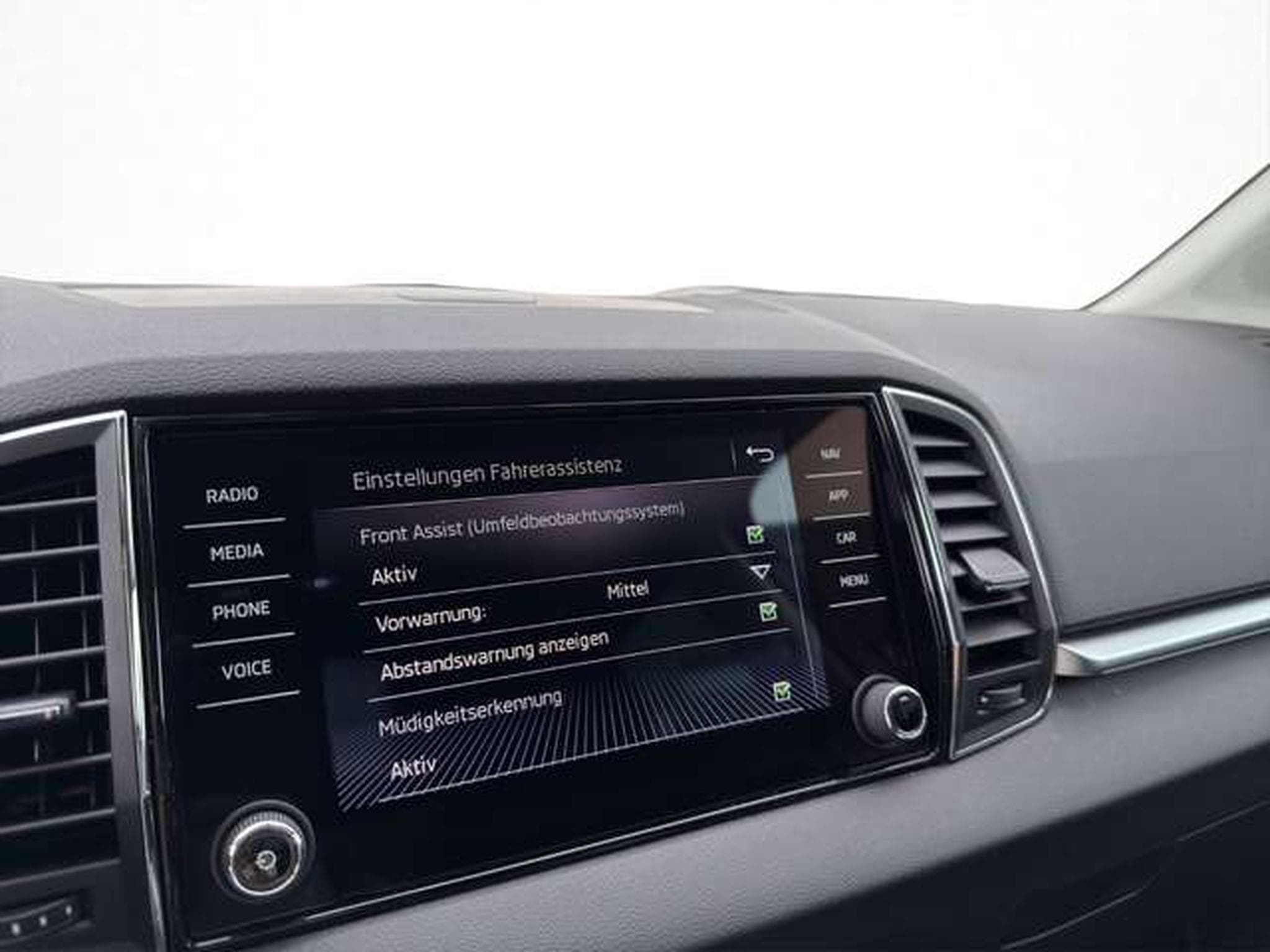Skoda Karoq 1,5/Navi/AHK/PDC/SHZ/17"/el. Heckklappe (2018) - Foto 23