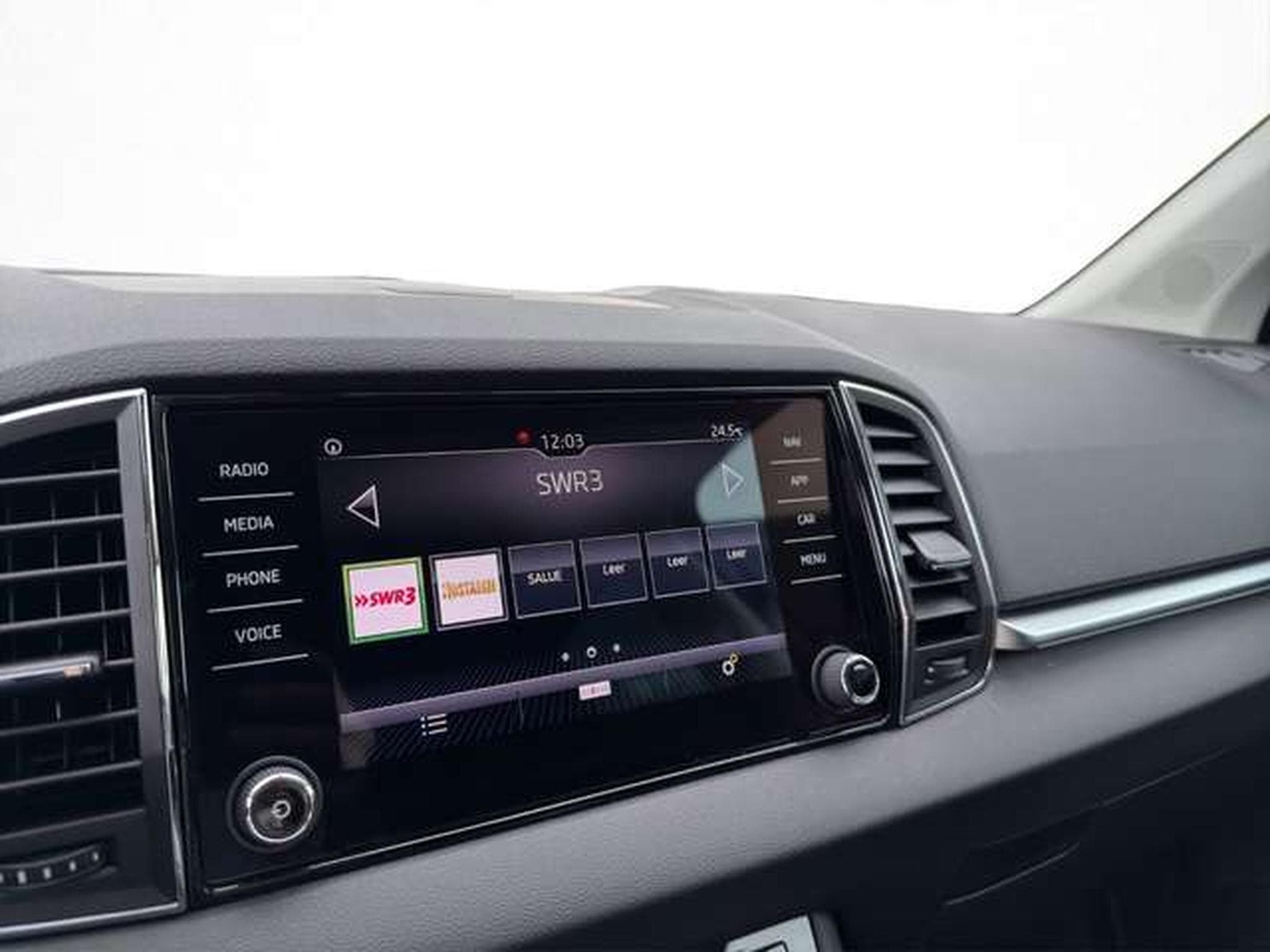 Skoda Karoq 1,5/Navi/AHK/PDC/SHZ/17"/el. Heckklappe (2018) - Foto 25