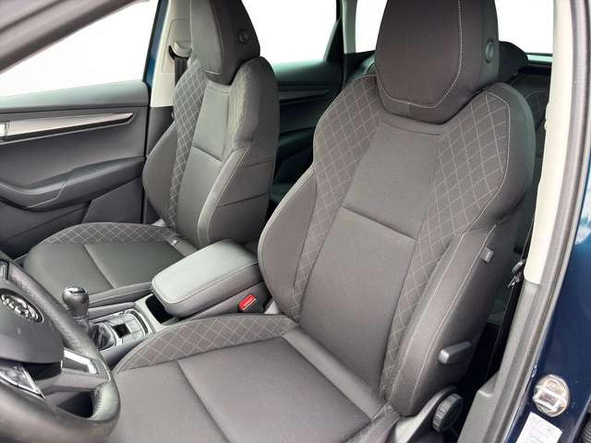 Skoda Karoq 1,5/Navi/AHK/PDC/SHZ/17"/el. Heckklappe (2018) - Foto 9
