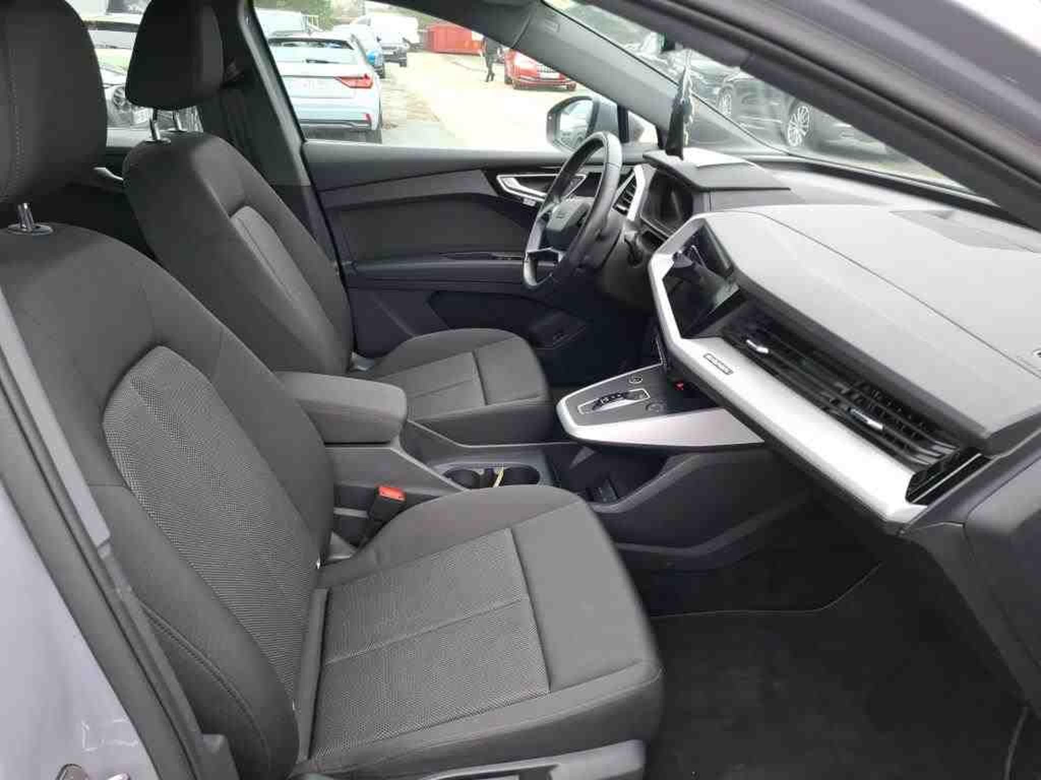 Audi Q4 e-tron Standard (2023) - Photo 6