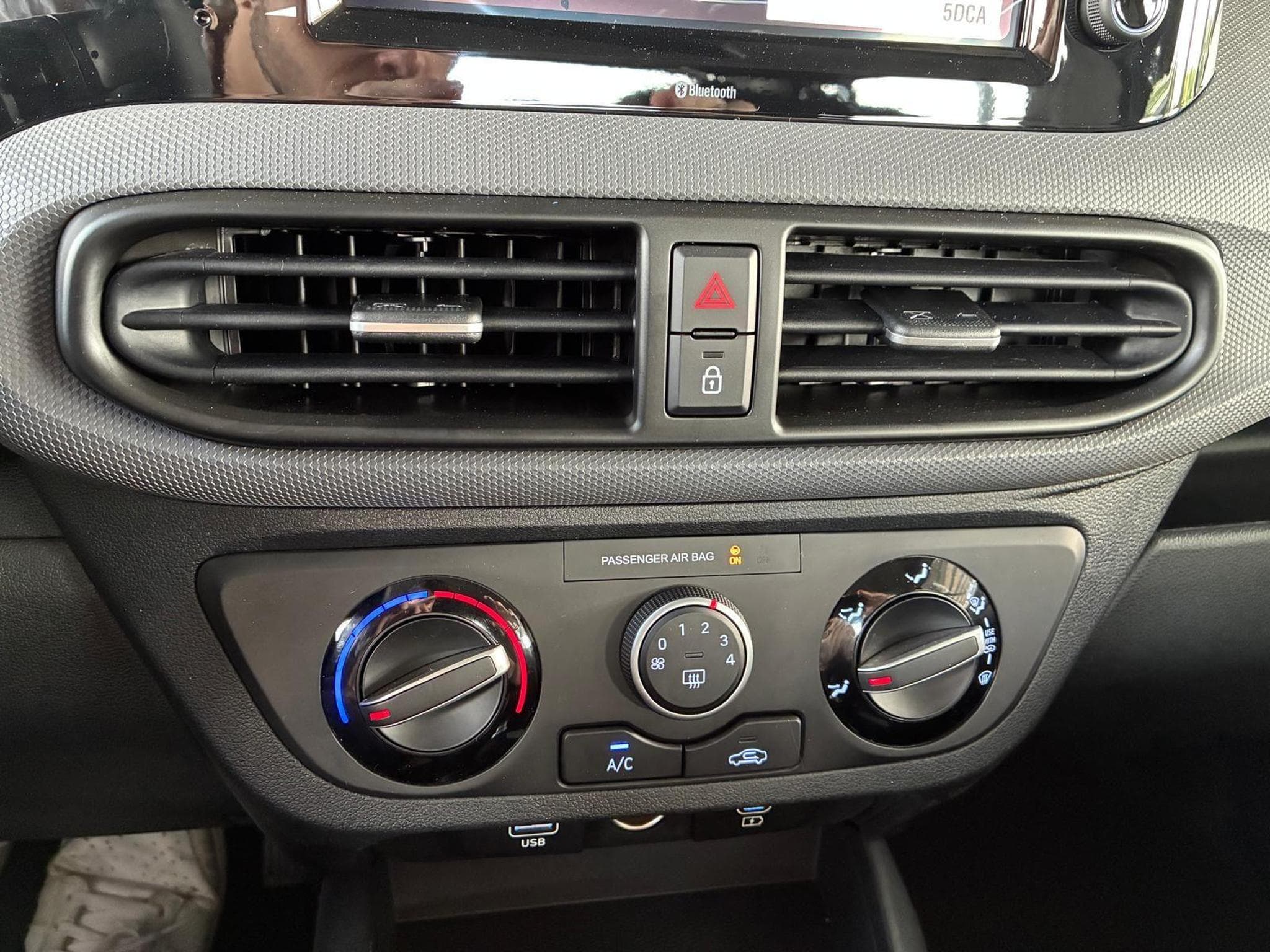 Hyundai i10 Standard (2025) - Photo 16
