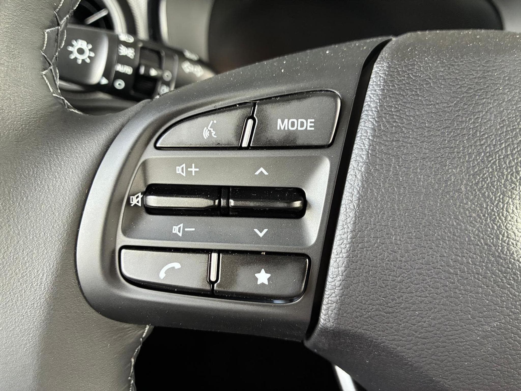Hyundai i10 Standard (2025) - Photo 18