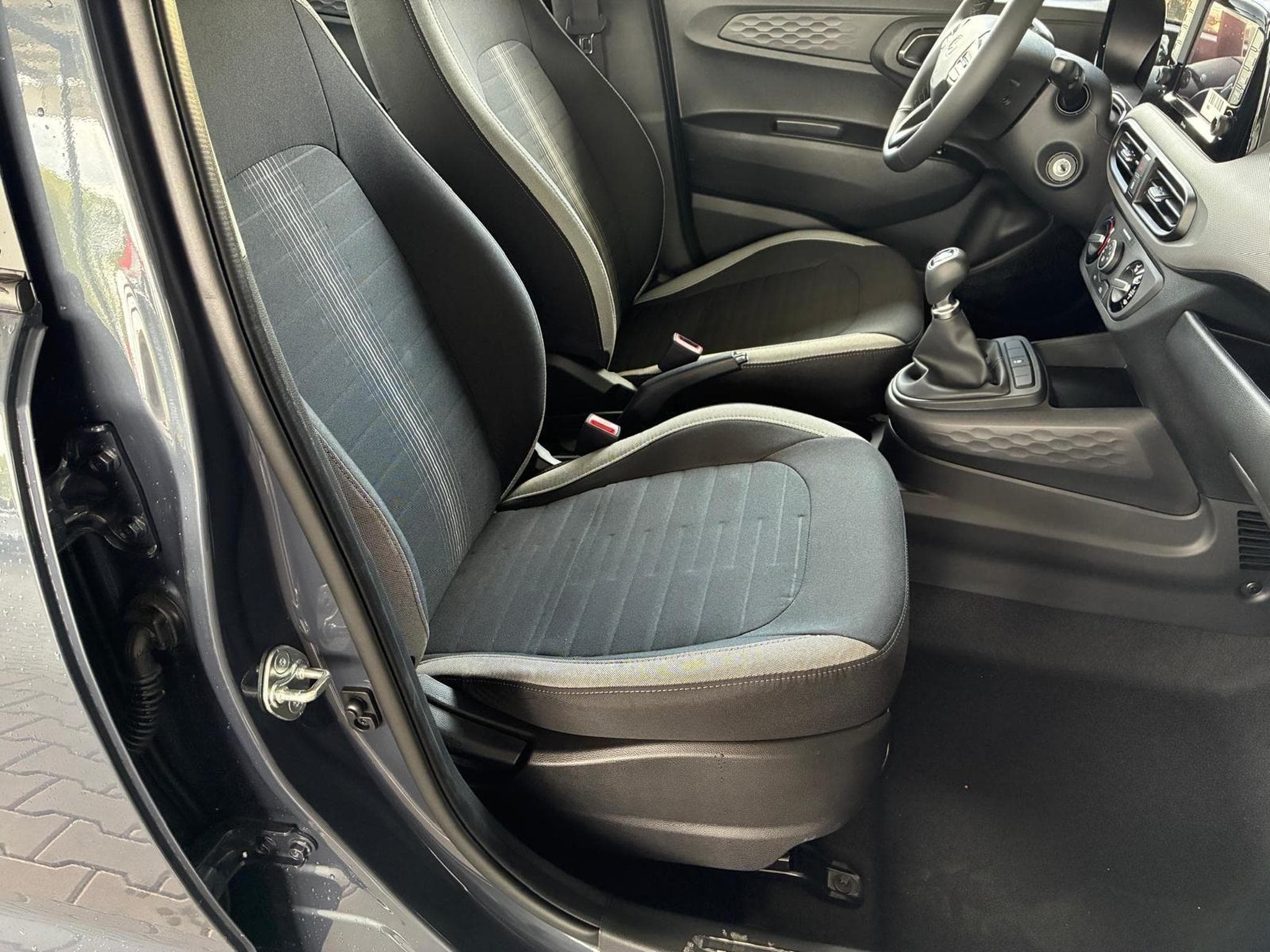 Hyundai i10 Standard (2025) - Photo 8