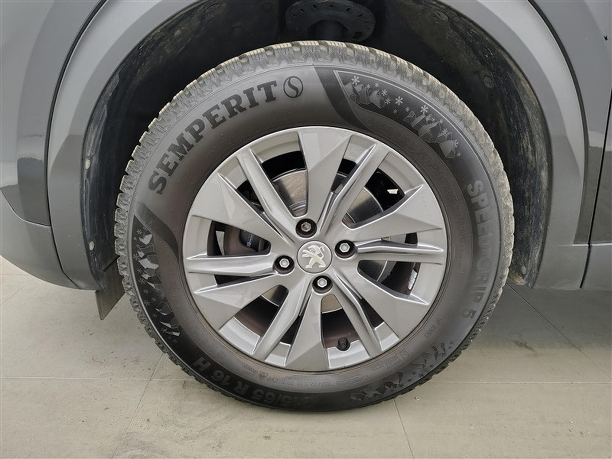 Peugeot 2008 1.2 PureTech Active Pack EAT8/NAVI/JA/PDC (2022) - Photo 5