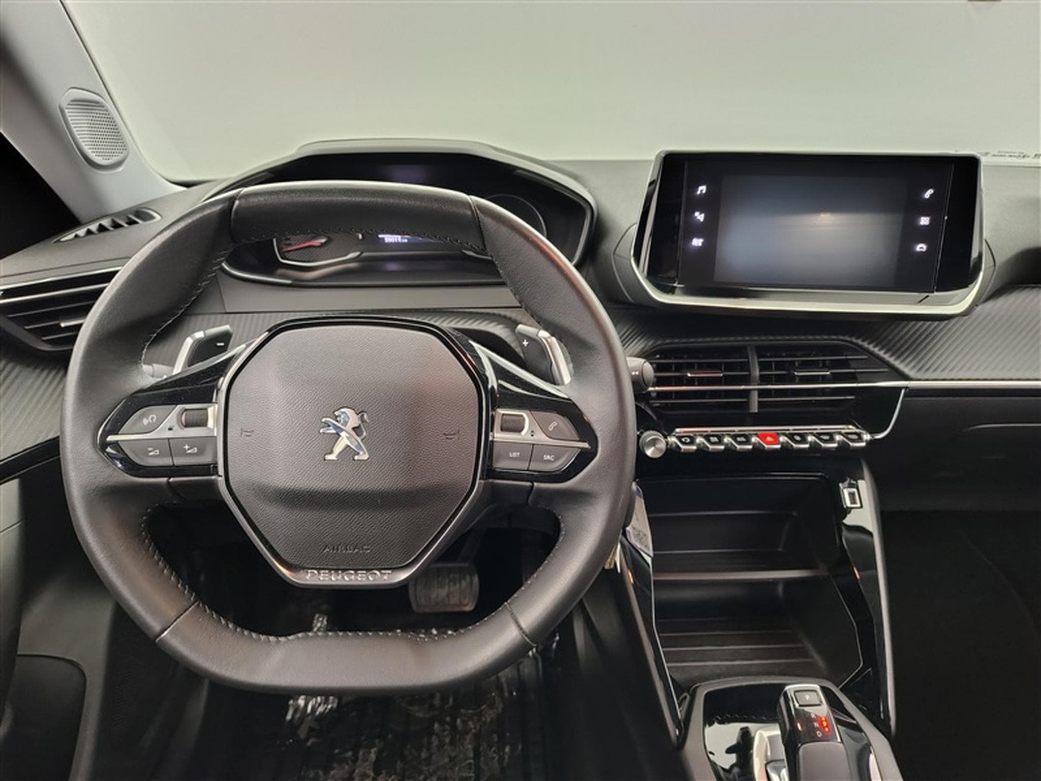 Peugeot 2008 1.2 PureTech Active Pack EAT8/NAVI/JA/PDC (2022) - Photo 8