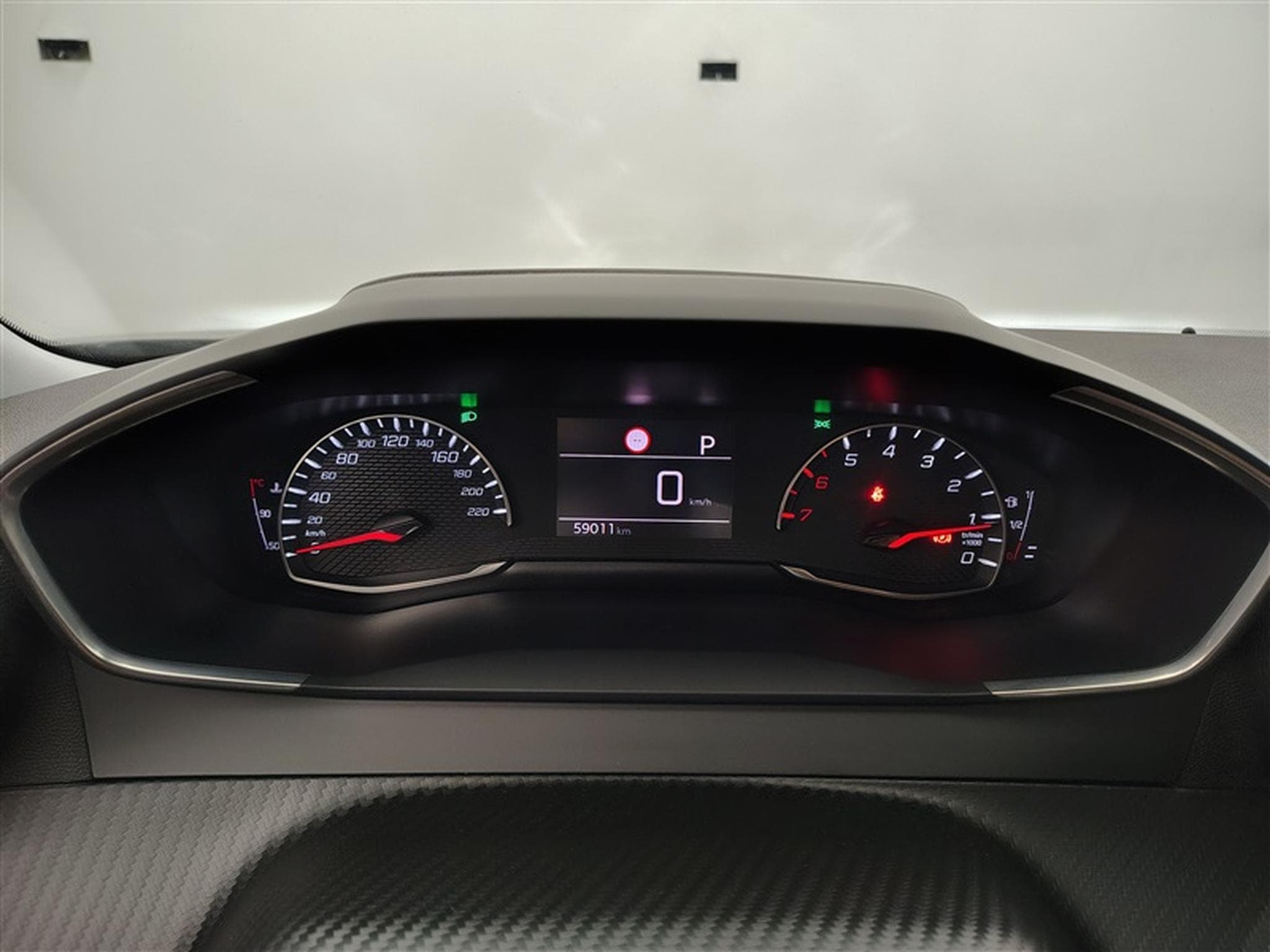 Peugeot 2008 1.2 PureTech Active Pack EAT8/NAVI/JA/PDC (2022) - Photo 9