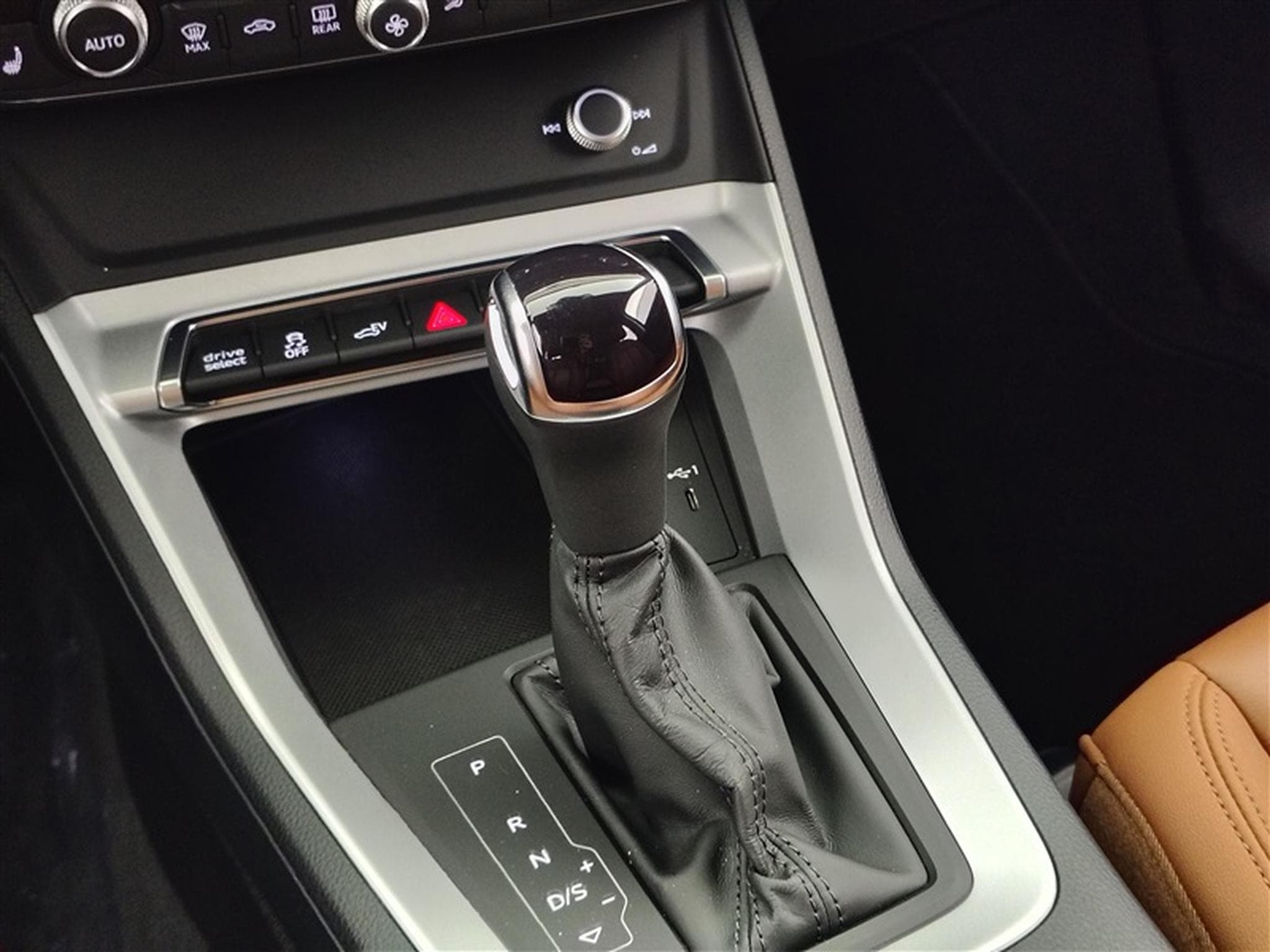 Audi Q3 Sportback PHEV 45 TFSIe S tronic  CUIR/NAVI/FULL LED/JA18 (2021) - Photo 12