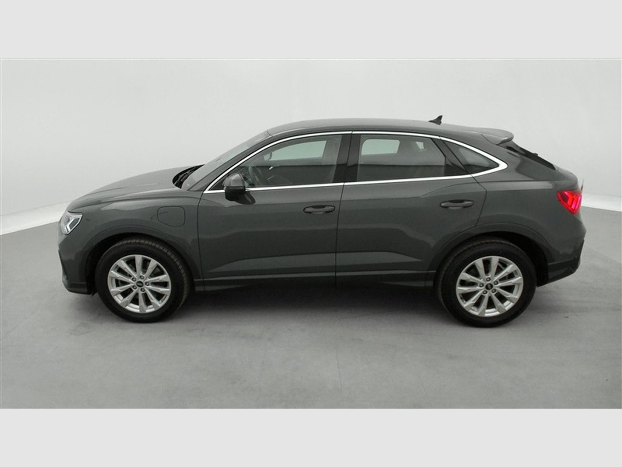 Audi Q3 Sportback PHEV 45 TFSIe S tronic  CUIR/NAVI/FULL LED/JA18 (2021) - Photo 3
