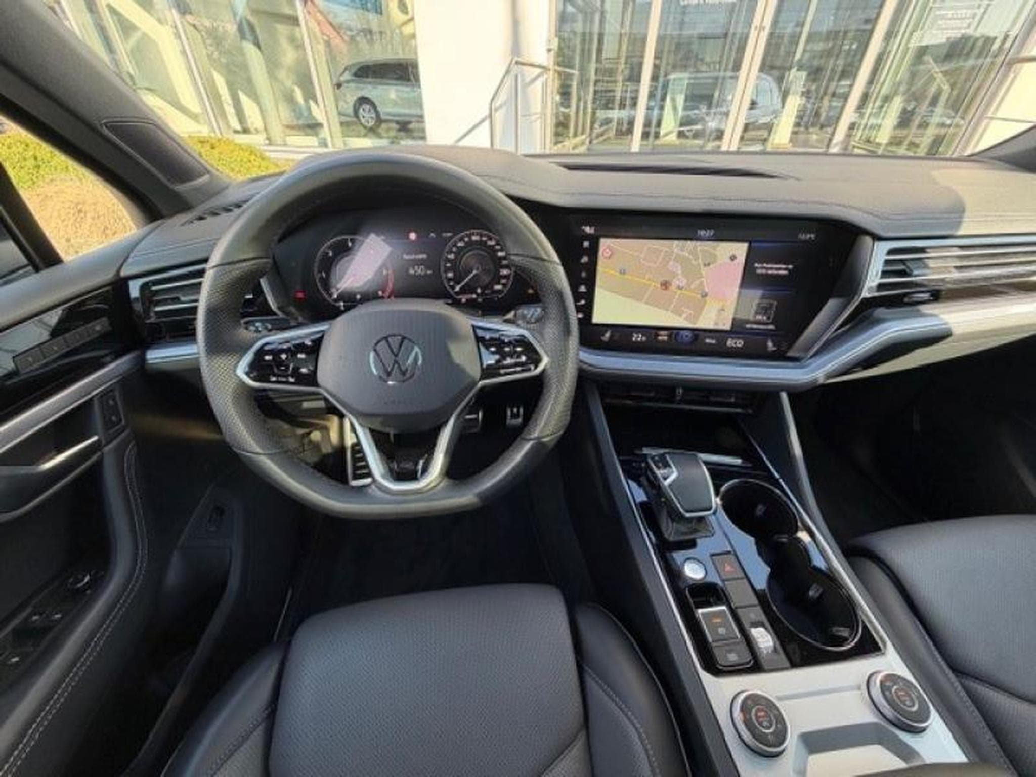 VW Touareg R-LINE (2022) - Photo 10