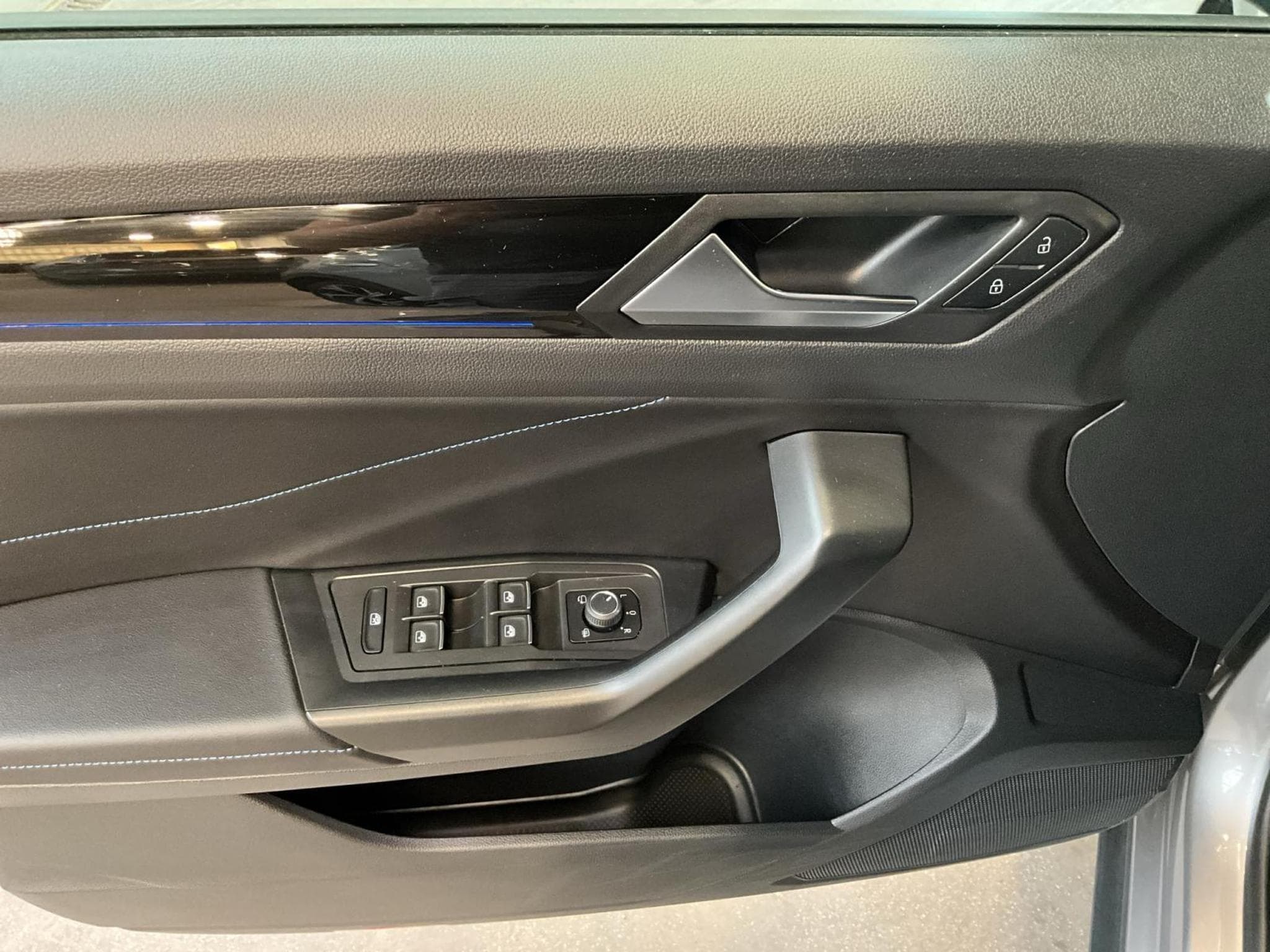 VW T-Roc R+DSG+4M.+Matrix-LED+Navi+IQ-Drive (2022) - Photo 14