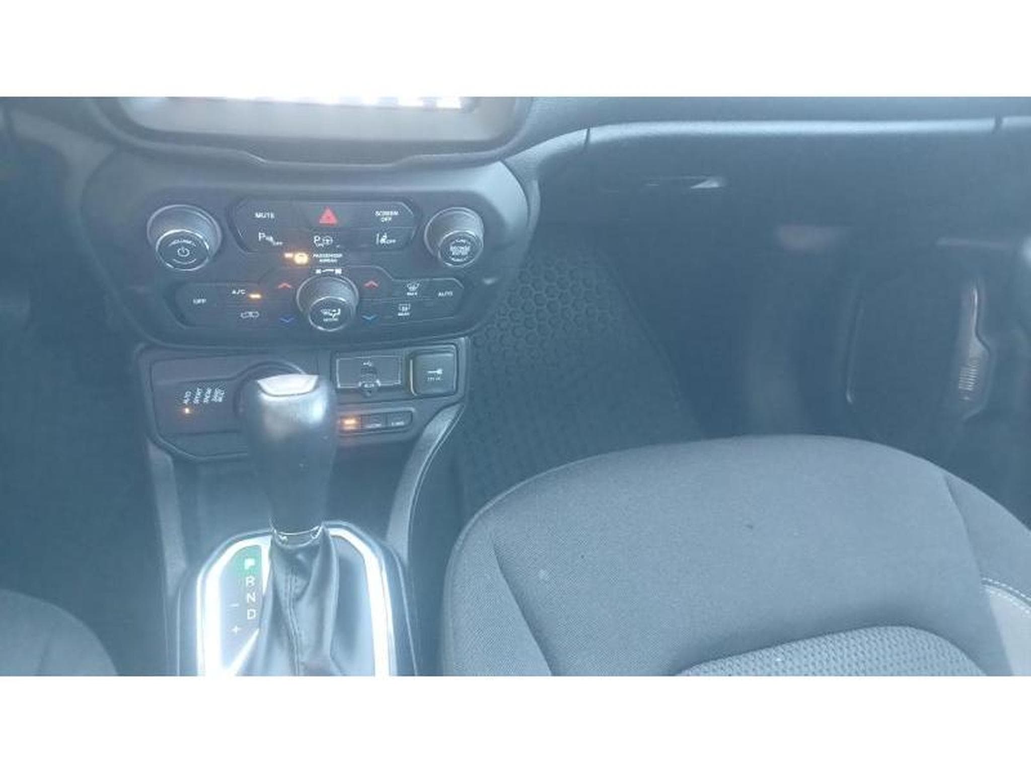 Jeep Renegade axt23 (2022) - Photo 16