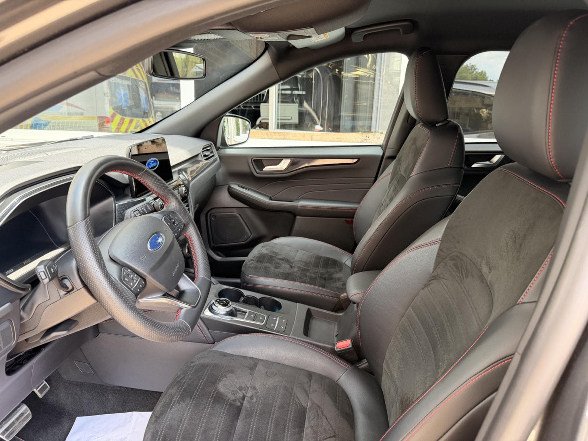 Ford Kuga ST-LINE X (2024) - Foto 4
