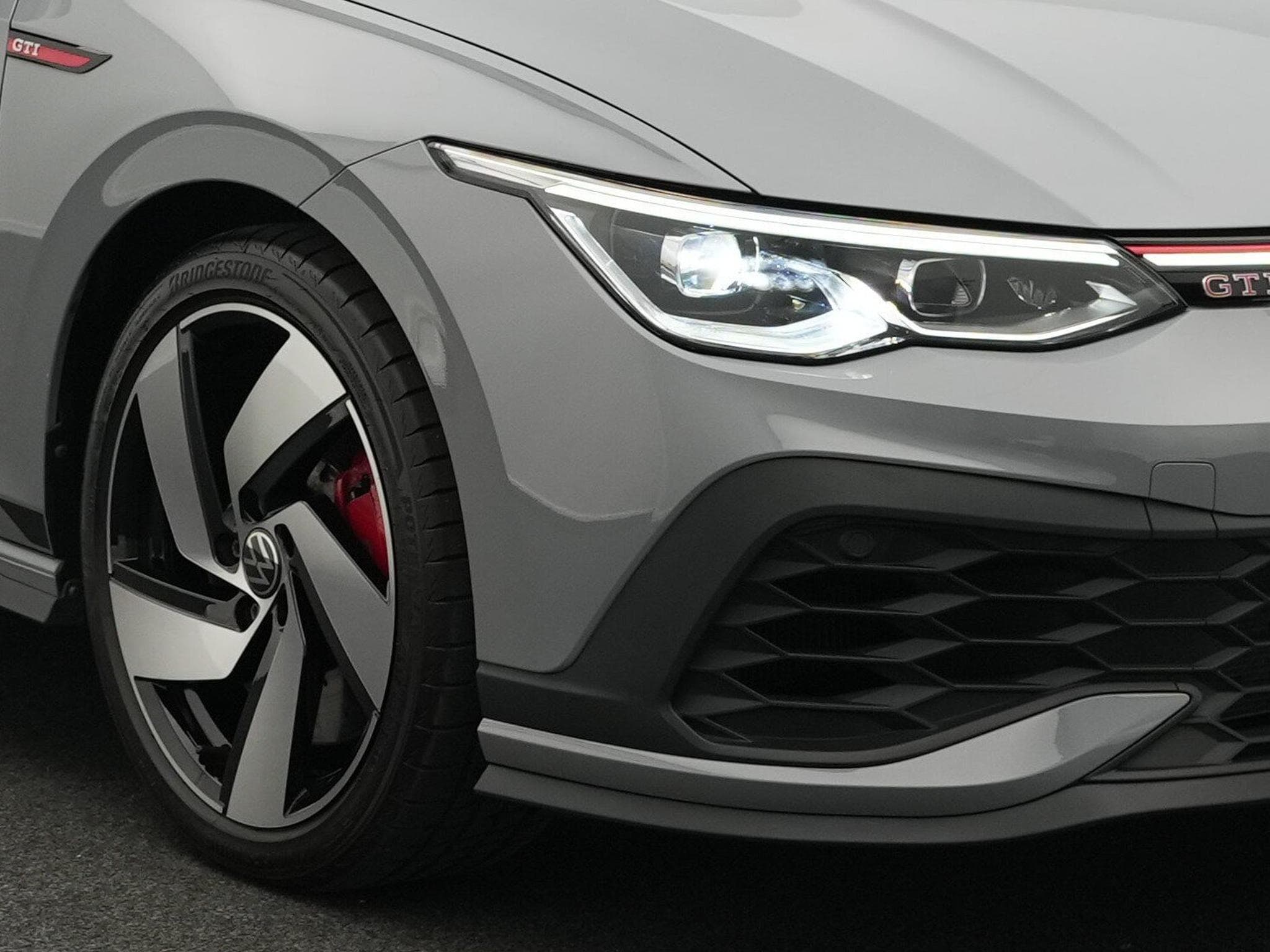 VW Golf VIII 2.0 TSI GTI Clubsport (2024) - Foto 7
