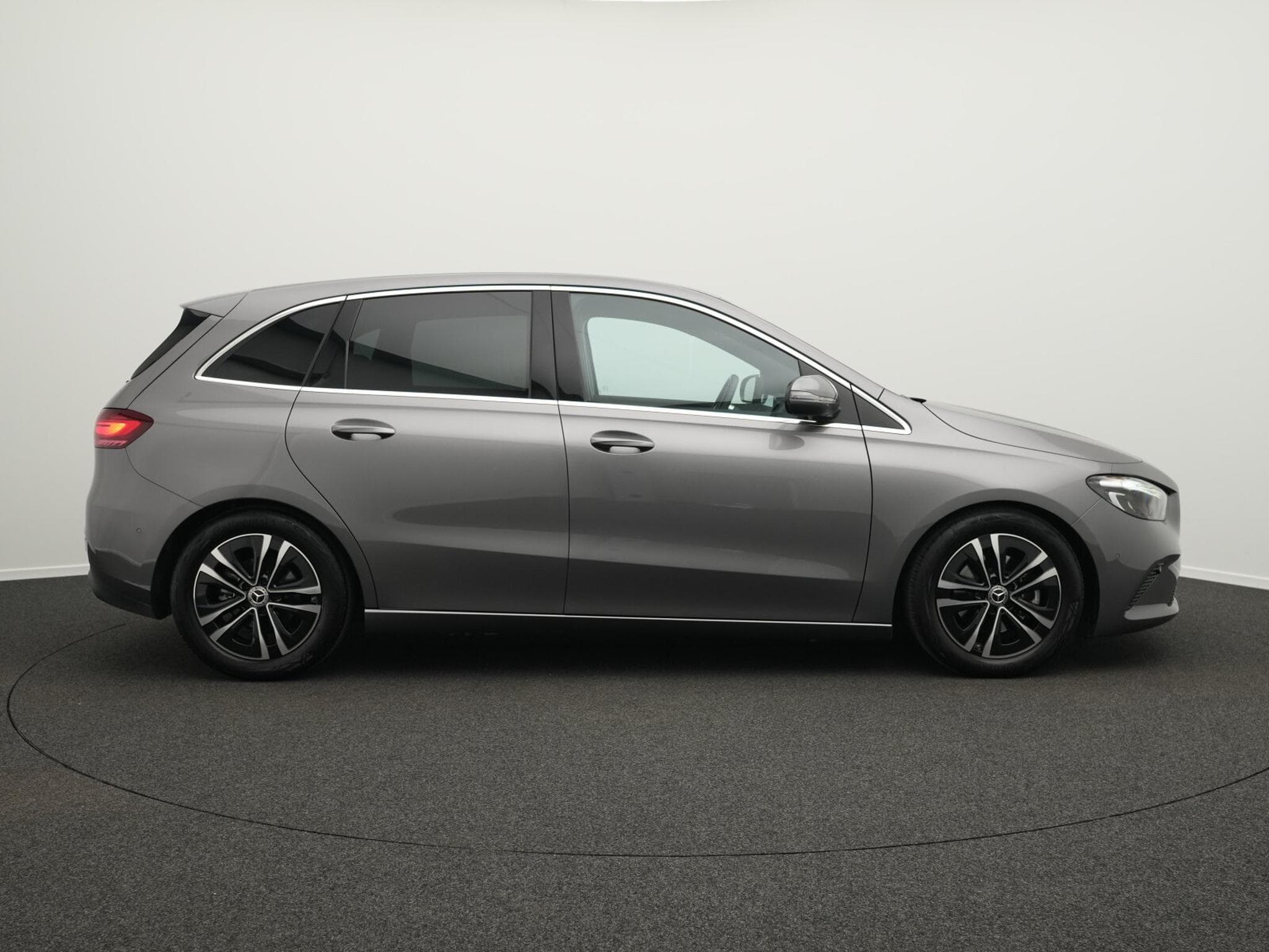 Mercedes B 180 LED+Kamera+Apple+MBUX (2024) - Foto 5