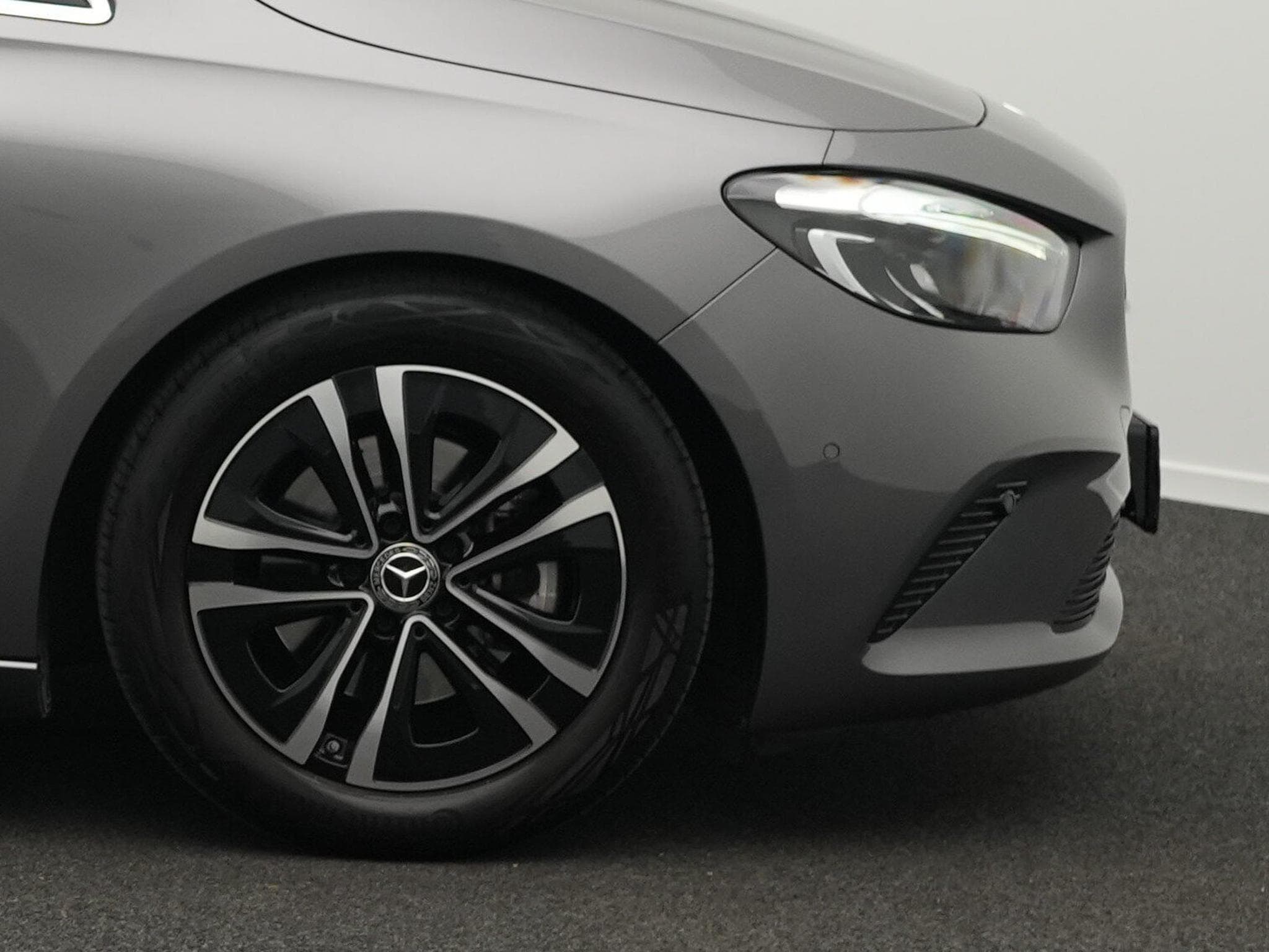 Mercedes B 180 LED+Kamera+Apple+MBUX (2024) - Foto 6